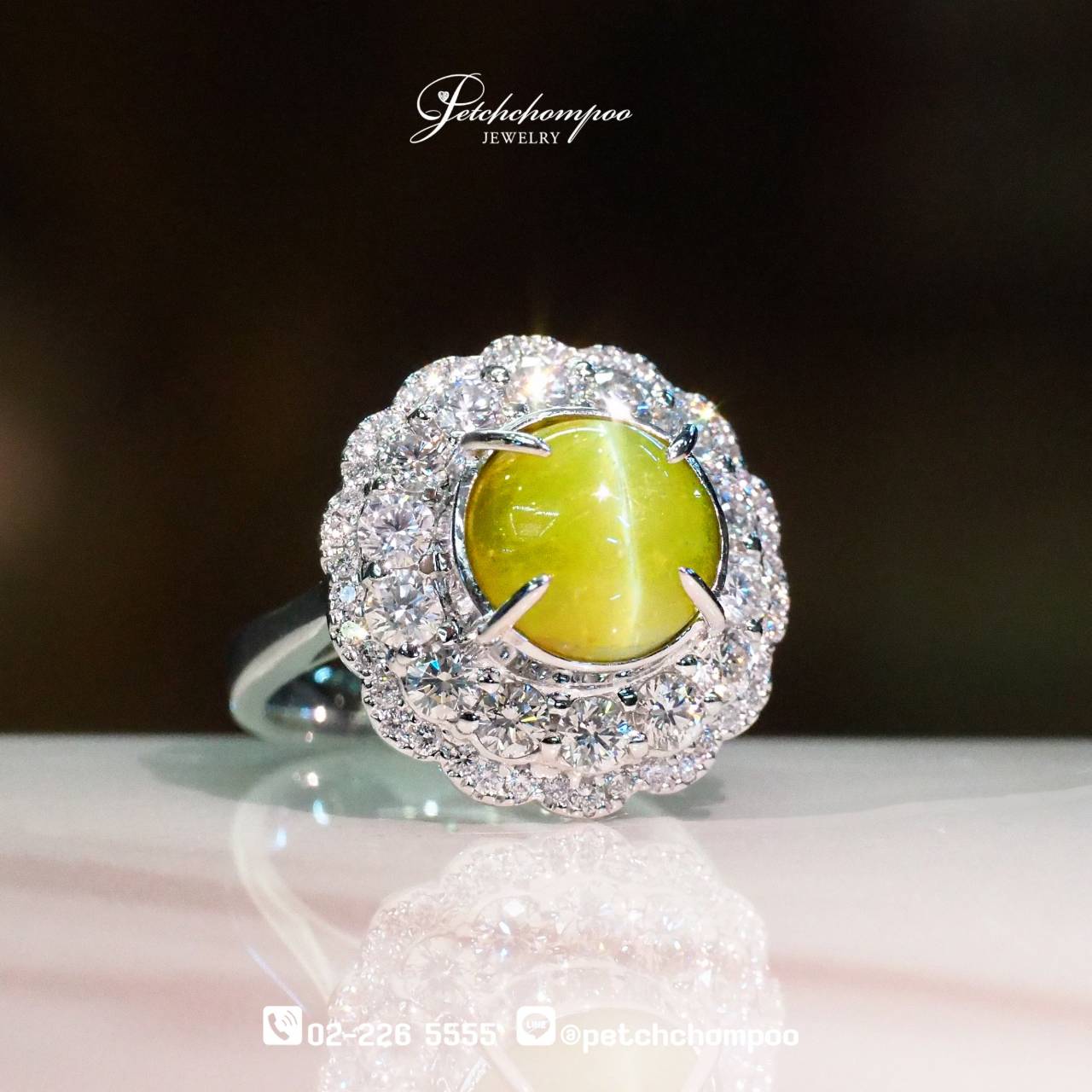 [29629] 8.12 carat cat eye lapis ring surronded by diamond  229,000 