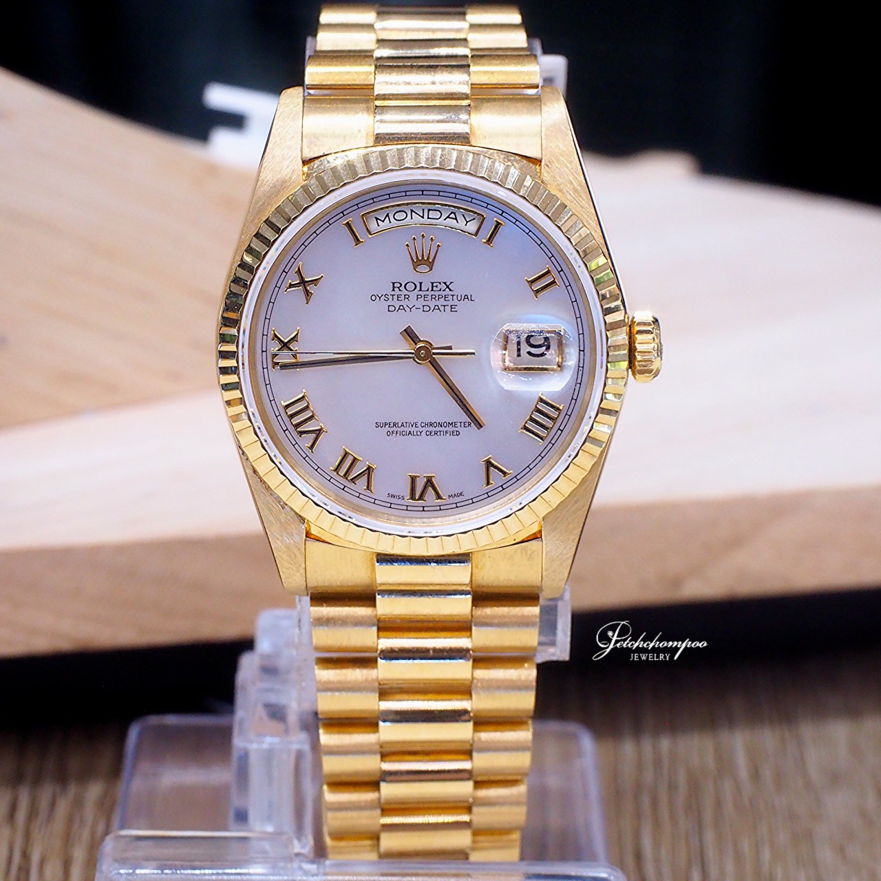 [29871] Rolex Day-Date Ref:18238 – เรือนทองคำหน้าปัดมุก ขอบเพชรแท้  675,000 