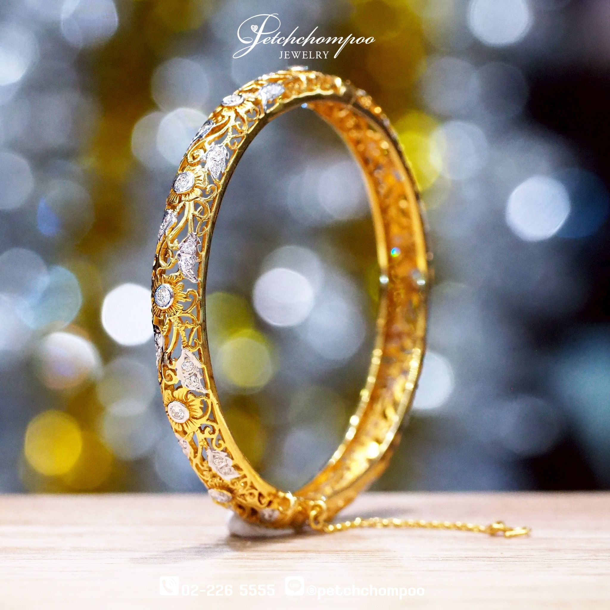[021487] “Siam Heritage Bloom™” – 1.10 ct Diamond-Set Gold Filigree Bangle  69,000 