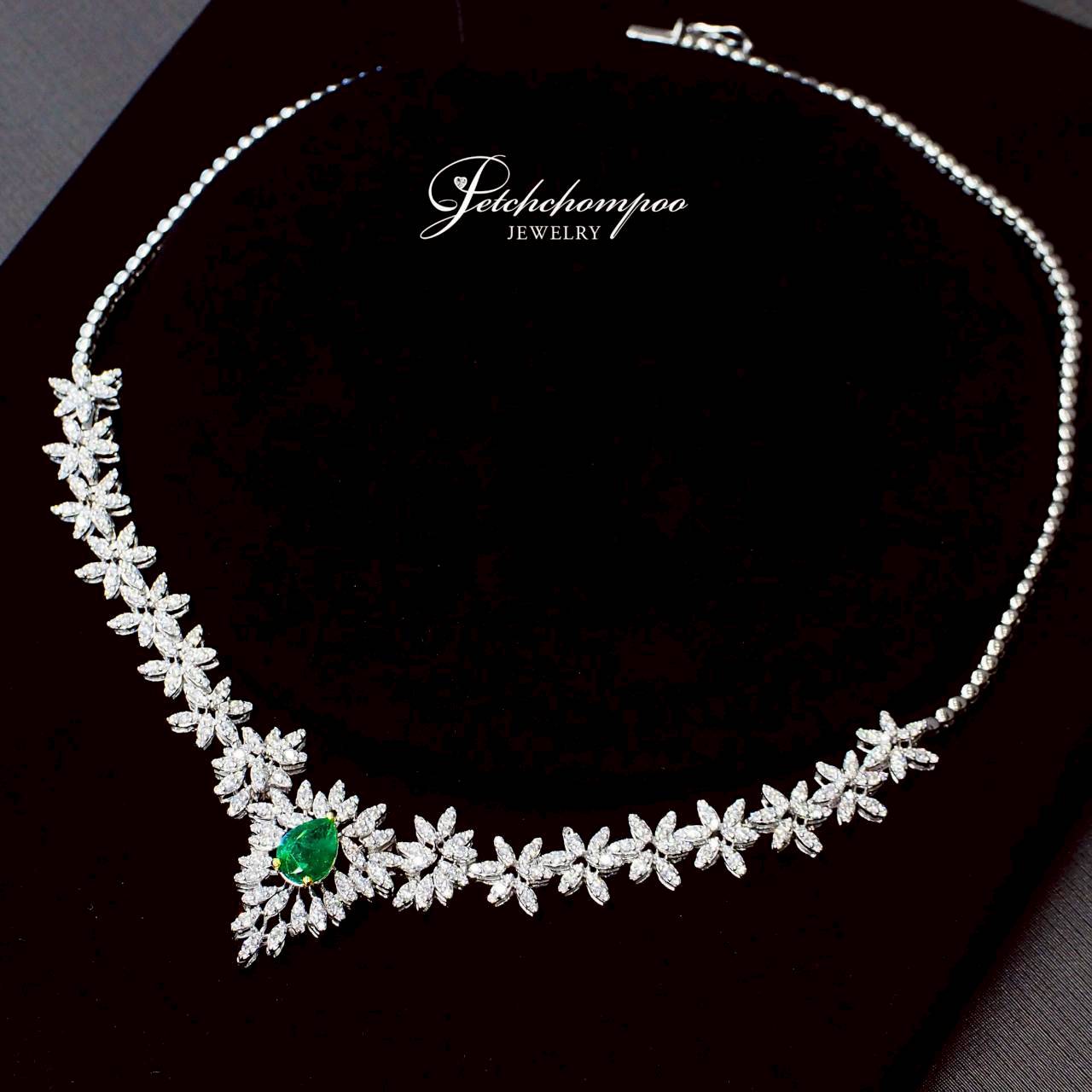 [29911] สร้อยคอมรกตแซมเบีย Verdant Royale Garland ลวดลายดอกไม้ประดับเพชร | AIG  299,000 