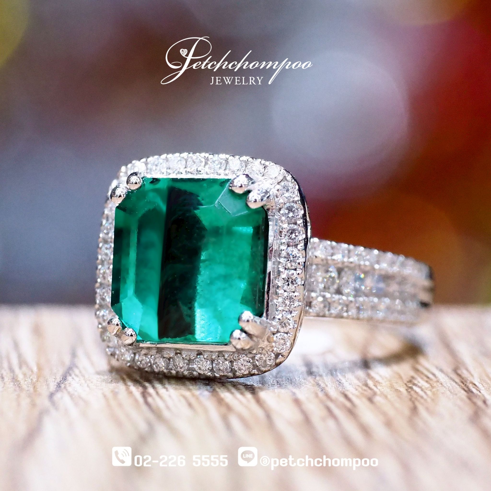 [26170] 5.09 Carat Emerald Diamond ring Discount 85,500