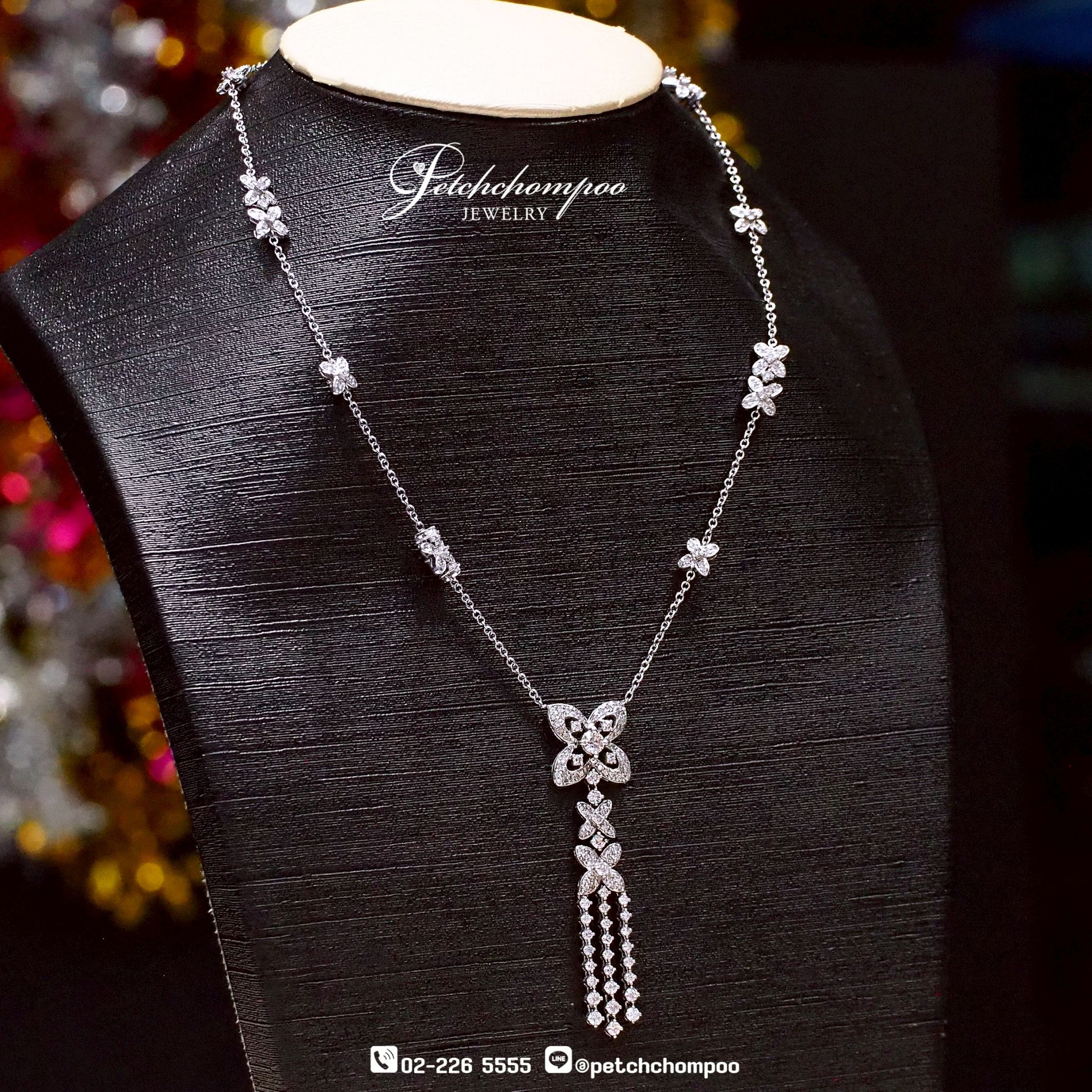 [022849] สร้อยคอเพชรลายดอกไม้และปลายระย้า – 3.66 กะรัต บนทองคำขาว 18K  129,000 