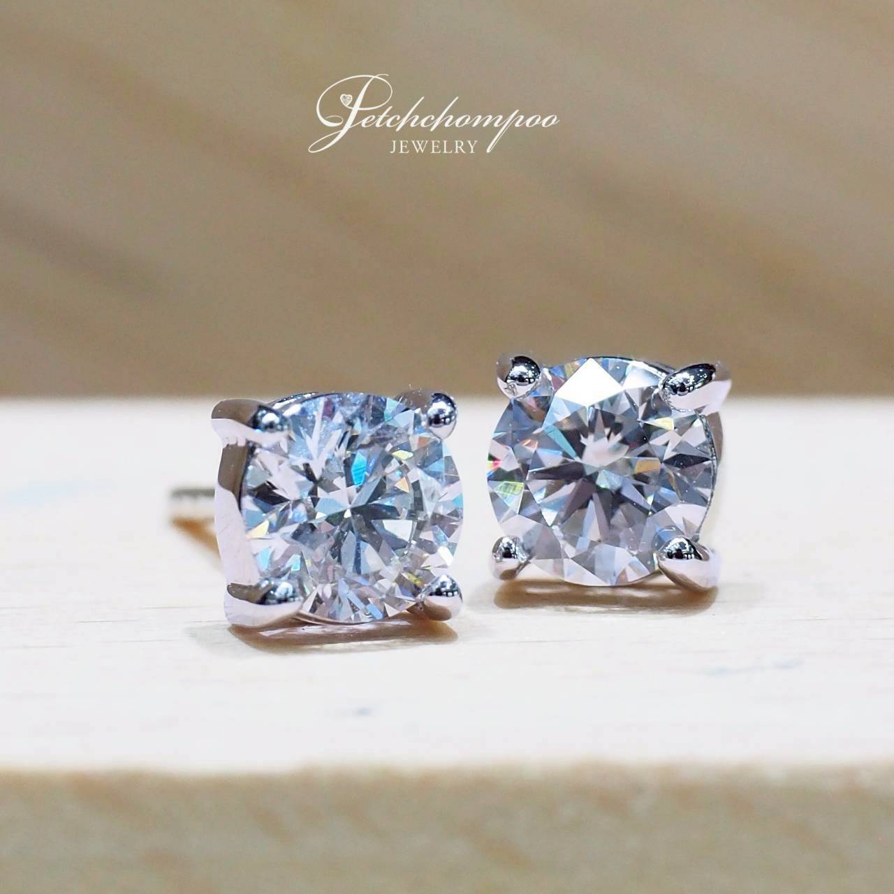 [30668] ต่างหูเพชรเดี่ยว Classic Half Carat คู่ 50 ตัง  59,000 