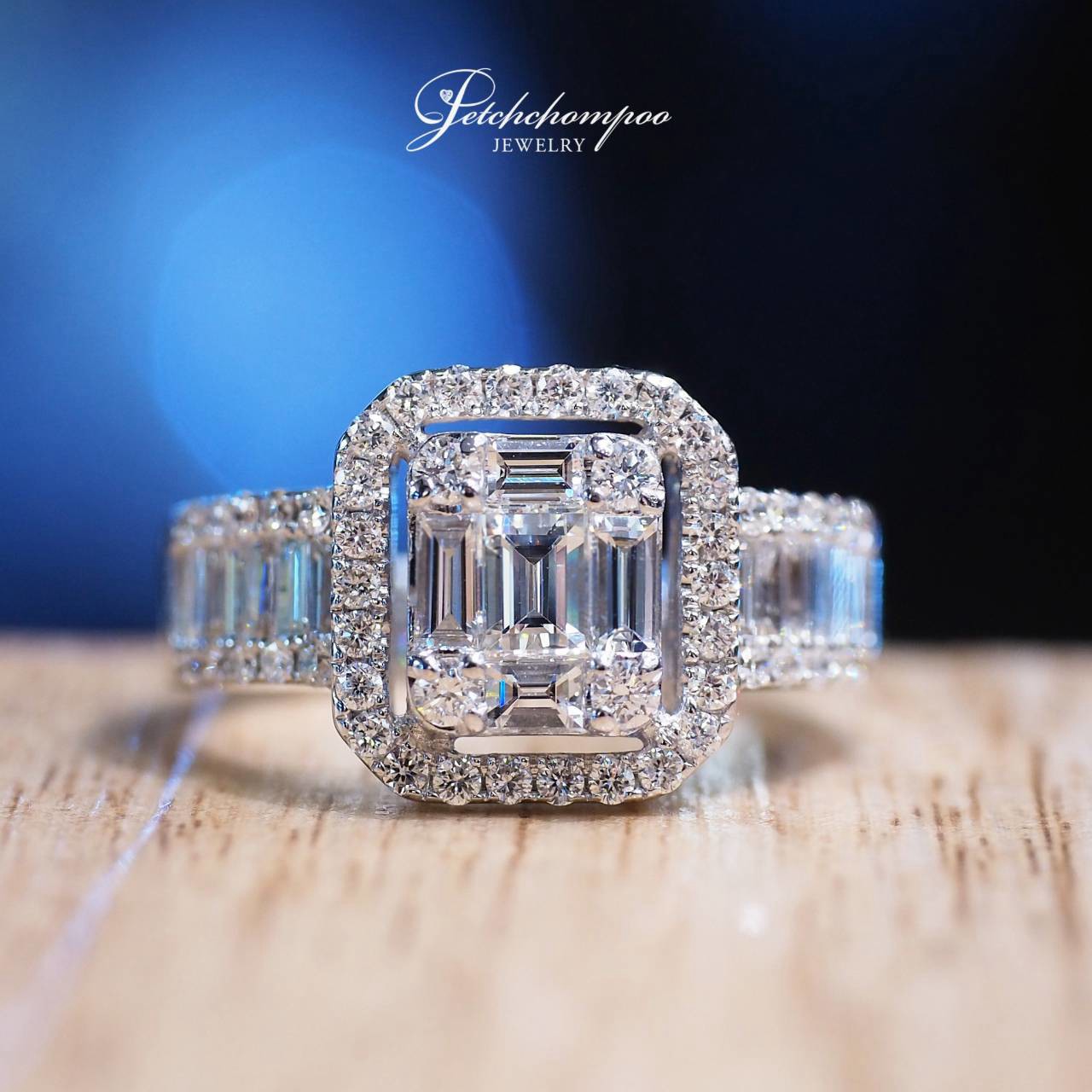 [025057] 0.94 ctw Illusione Radiante Emerald-Cut Illusion Diamond Halo Ring  49,000 