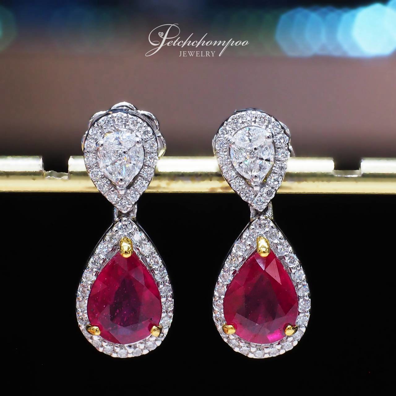 [31122] ต่างหูระย้าทับทิมแอฟริกาทรงหยดน้ำ Ruby Drop รวม 2.78 กะรัต ล้อมเพชร  59,000 