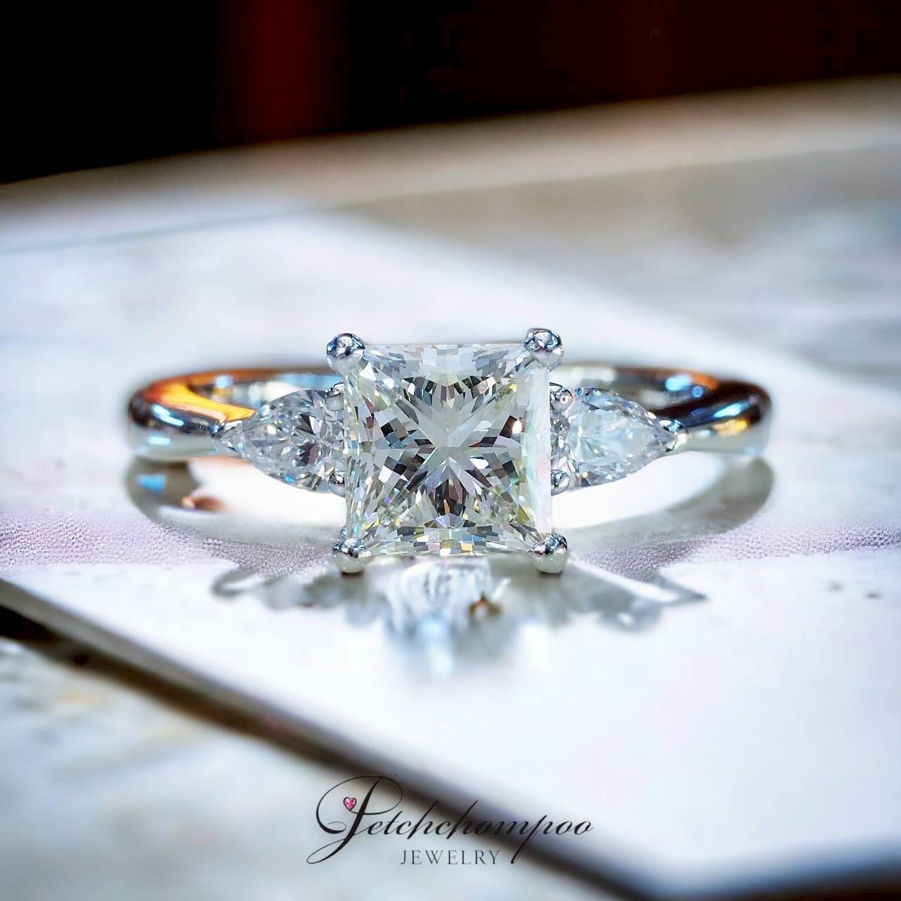 [28514] Princess Cut diamond ring, HKD certificate, 2.11 carats, I 2EX VVS1 Discount 379,000