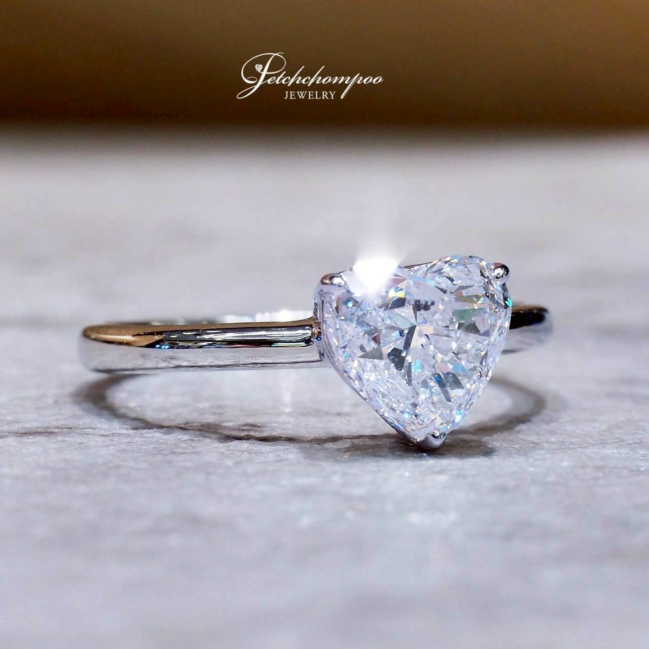 [30776] แหวนเพชรหัวใจ Heart of Devotion 1.50 กะรัต ทองคำขาว ลดราคาเหลือ 199,000