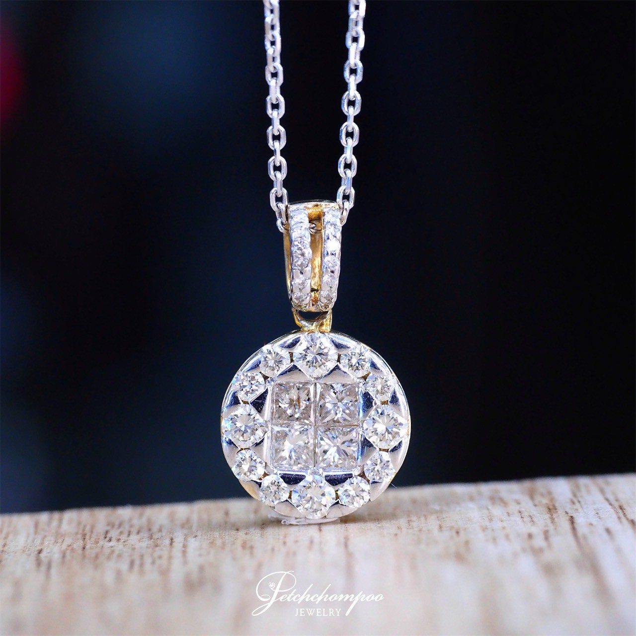 [27785] Radiant Halo Royale™ 1.10 Princess Cut Cluster Diamond Pendant  49,000 