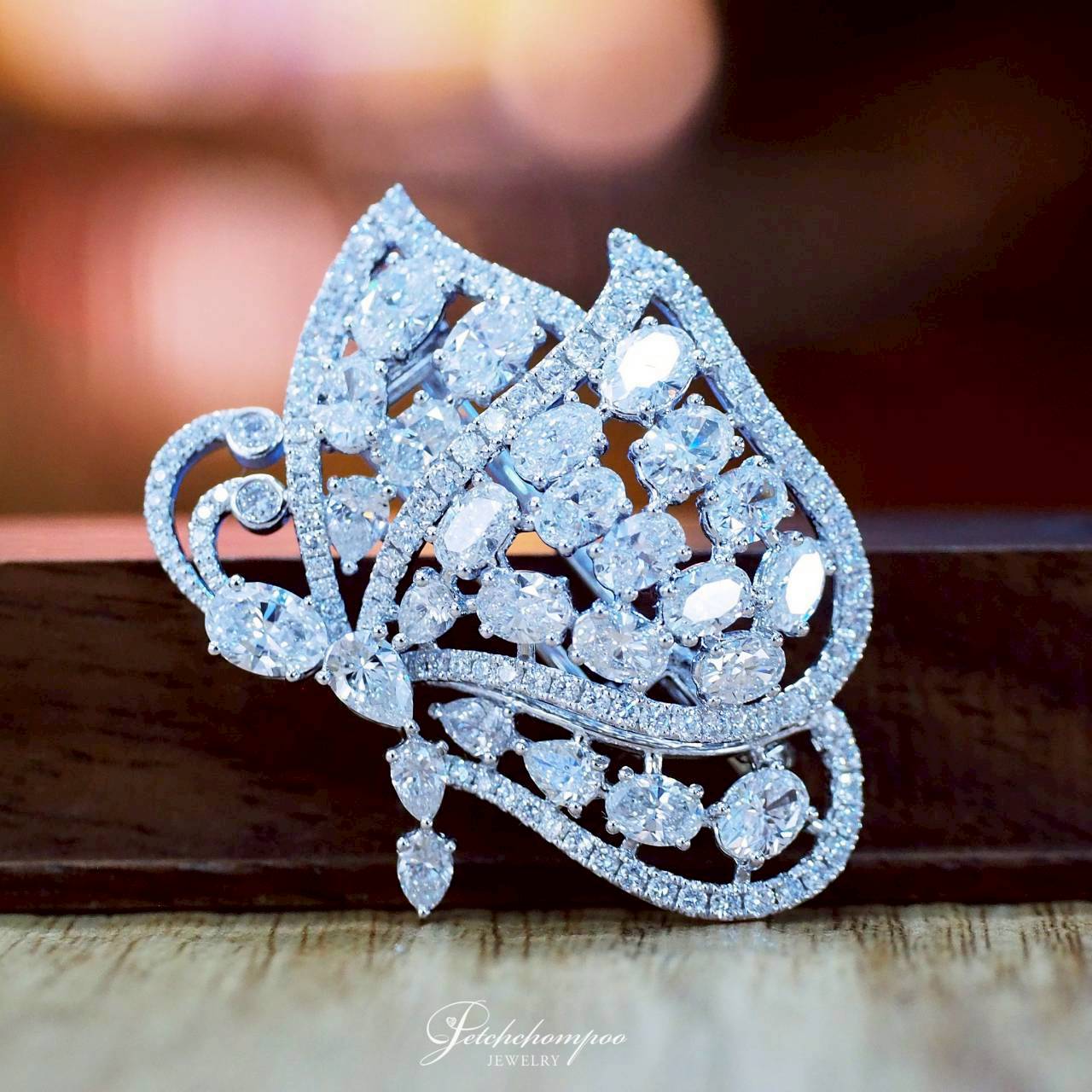 [30610] Celestial Butterfly Radiance – 4.87 carat Diamond Butterfly Brooch  299,000 