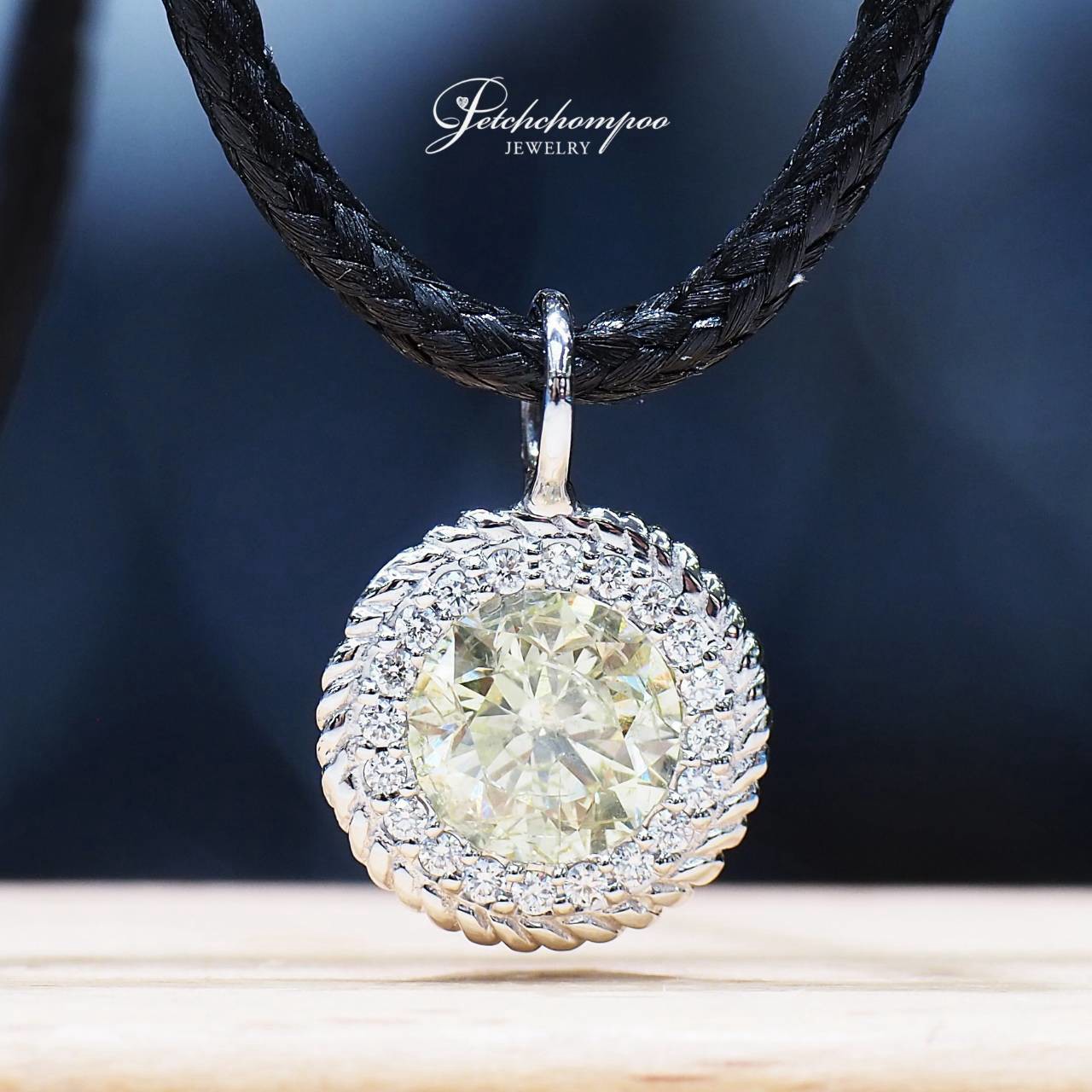 [31167] Stellar Halo Rope 0.96 Carat Round Brilliant Diamond Solitaire Pendant  59,000 