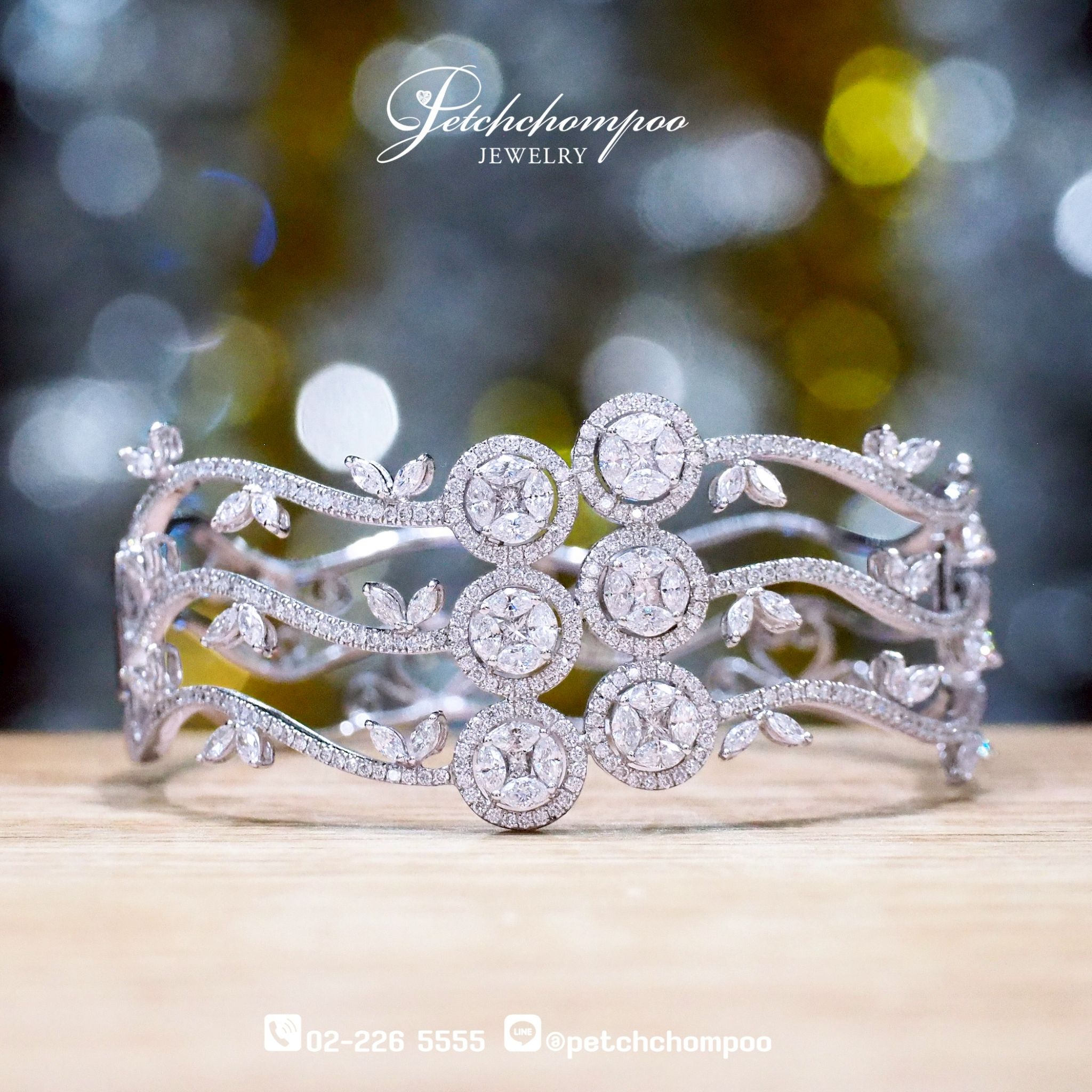 [021262] “Flora Eternelle™” Diamond Bangle – 5.52 ct on 18K White Gold  290,000 