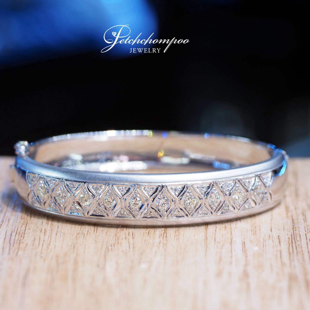 [31072] Diamond bracelet with a total of 0.92 carats, featuring a modern classic rhombus design.  199,000 