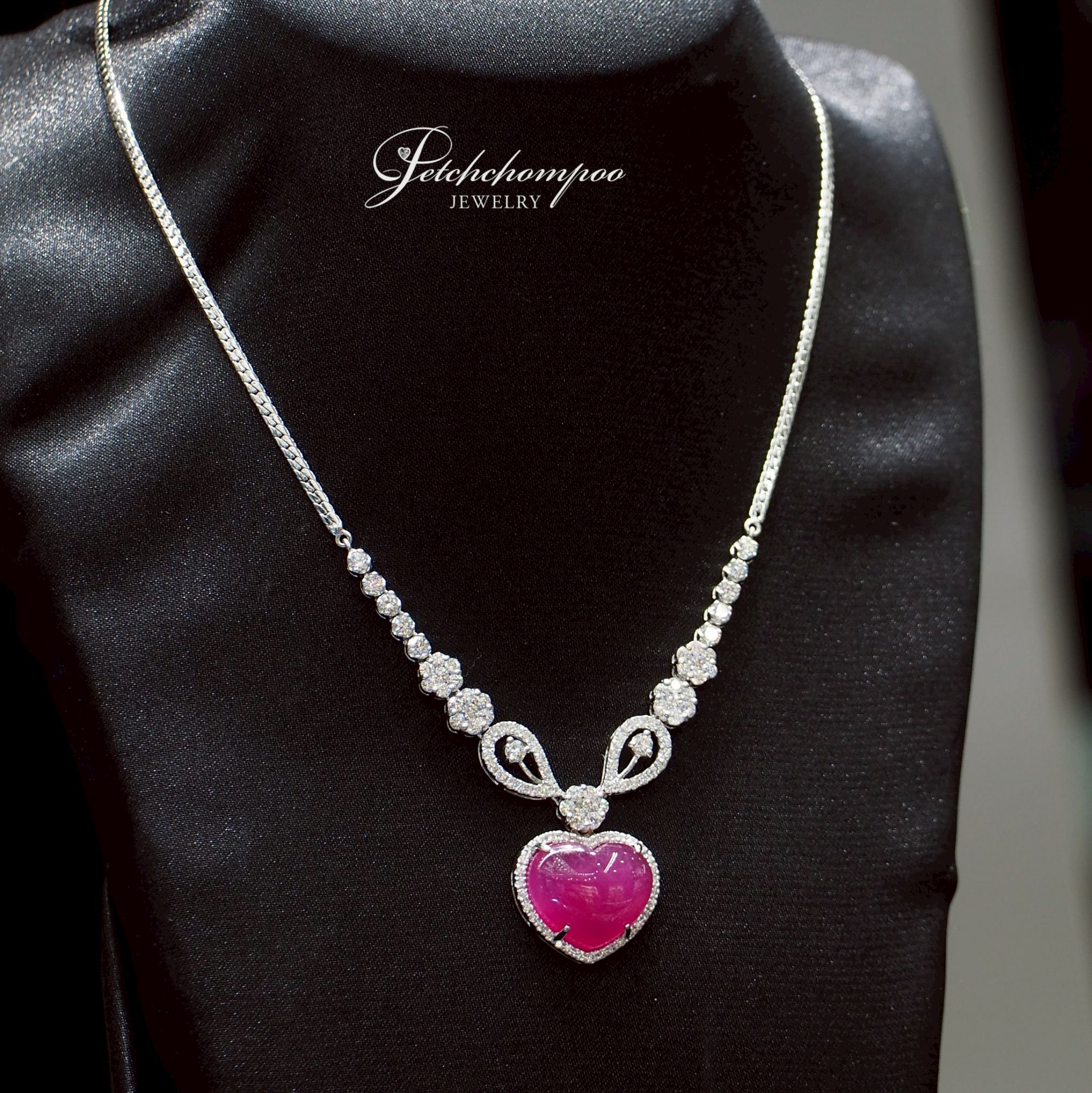 [29500] Heart of Siam™ สร้อยคอทับทิมพม่า 15.79 กะรัต ประดับเพชรหรู AIG  159,000 