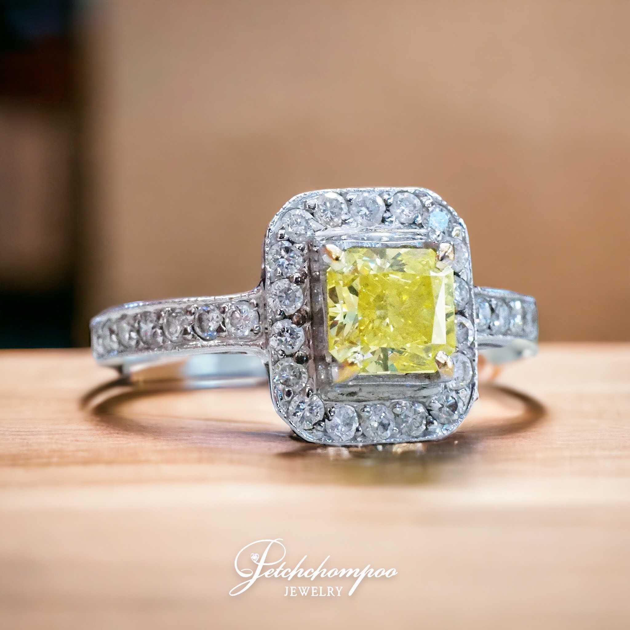 [29284] Fancy Yellow color diamond ring  159,000 