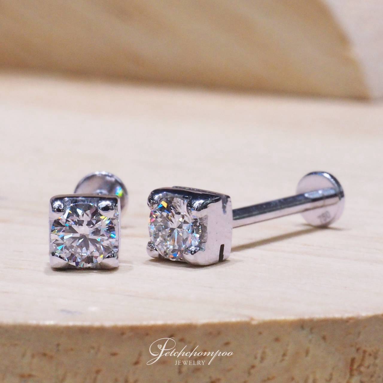 [30978] Essential Brilliance Diamond Screw Stud Earrings  35,000 