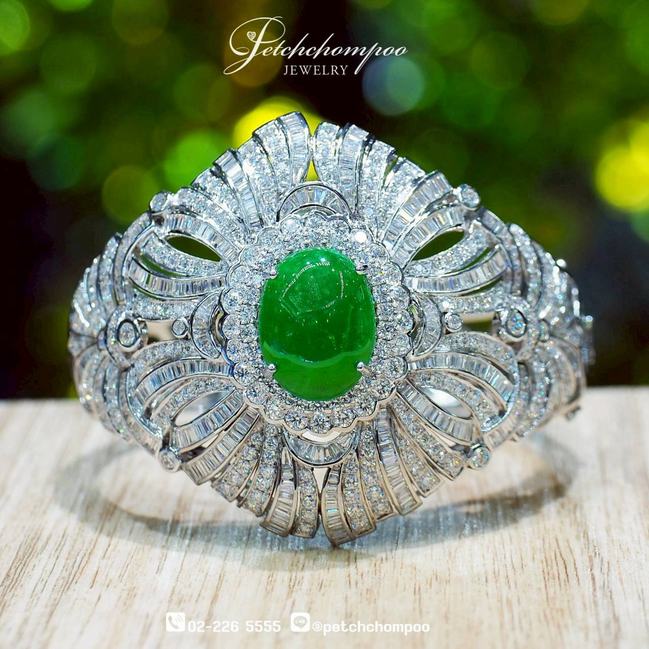 [30382] สร้อยข้อมือหยกพม่า Eternal Jade Radiance™ 13.63 กะรัต ล้อมเพชร (เซอร์ AGL)  490,000 