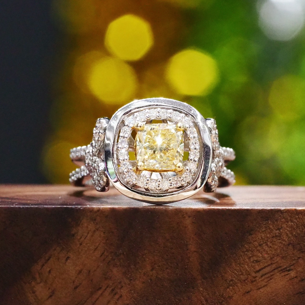 [25998] 1.11 Carat Fancy Yellow diamond Ring HKD Discount 99,000