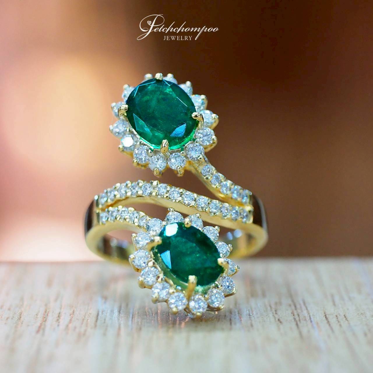 [30594] แหวนมรกต Emerald Twin Bloom 2.88 กะรัต คู่ล้อมเพชร ดีไซน์พันเกี่ยวสุดอ่อนช้อย  89,000 