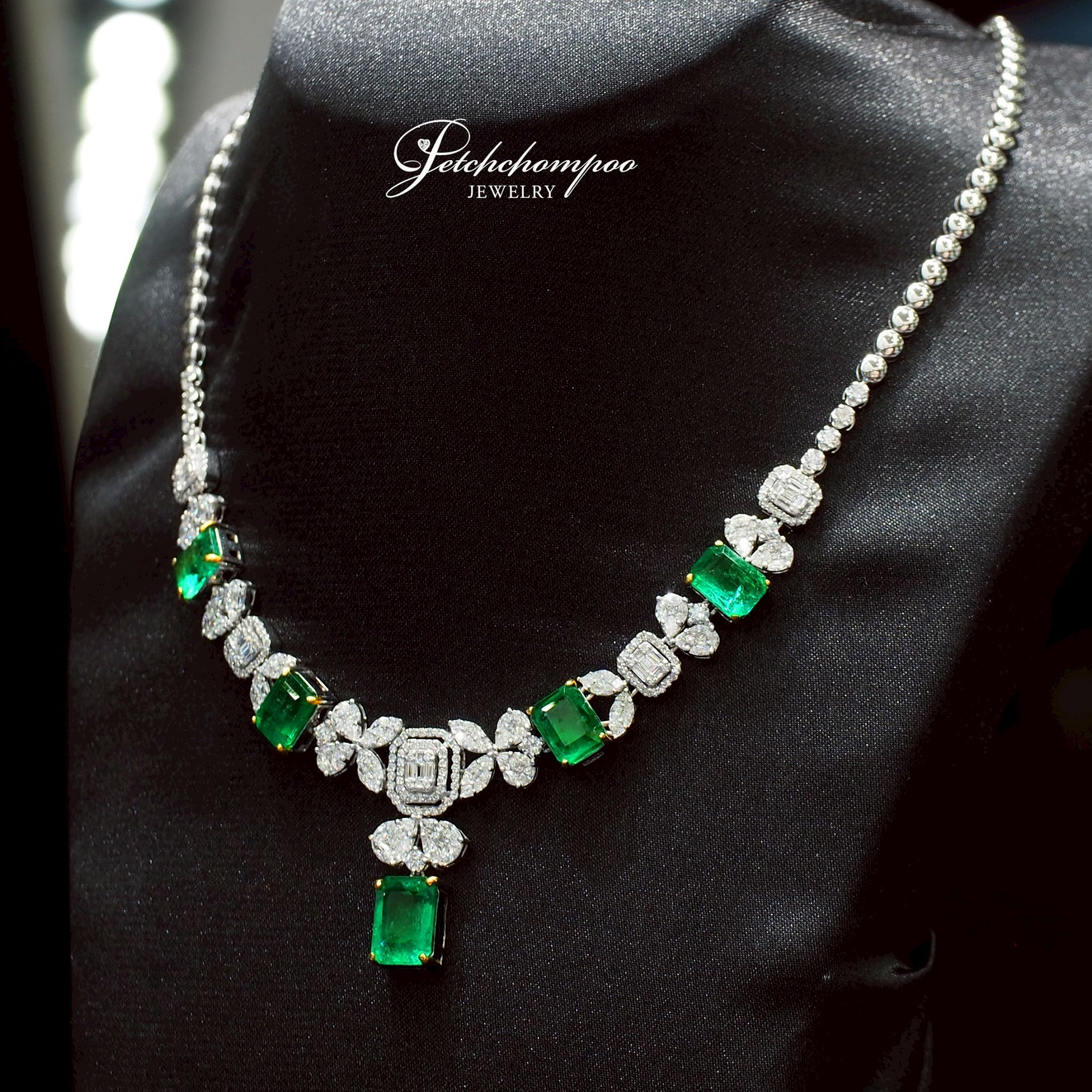 [29502] สร้อยมรกตแซมเบีย Emerald Queen™ 11.57 กะรัต  |  AIG  399,000 