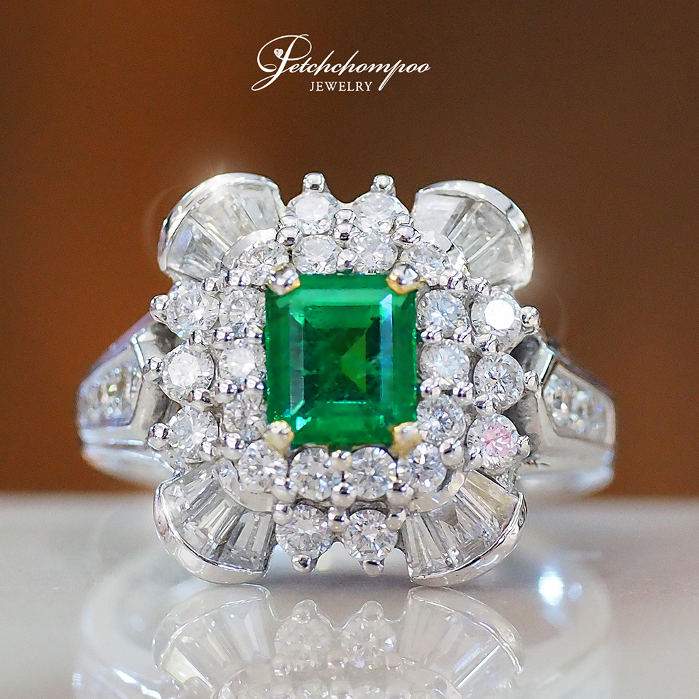 [27480] Colombian emerald ring  with diamonds  59,000 