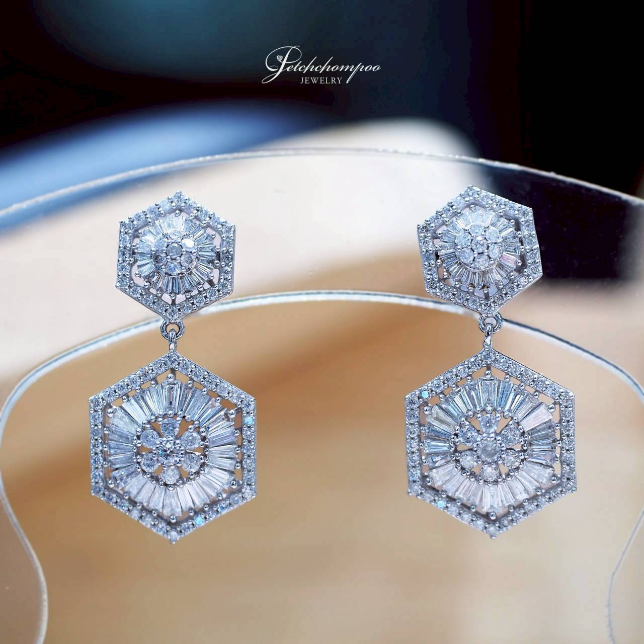 [30632] ต่างหูเพชรหกเหลี่ยม Hexa Radiant Symphony ประกายซิมโฟนี  59,000 