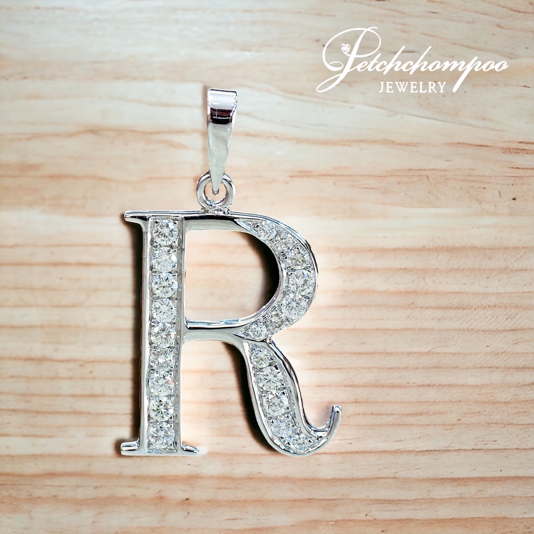 [27591] R-shaped pendant with diamonds  39,000 