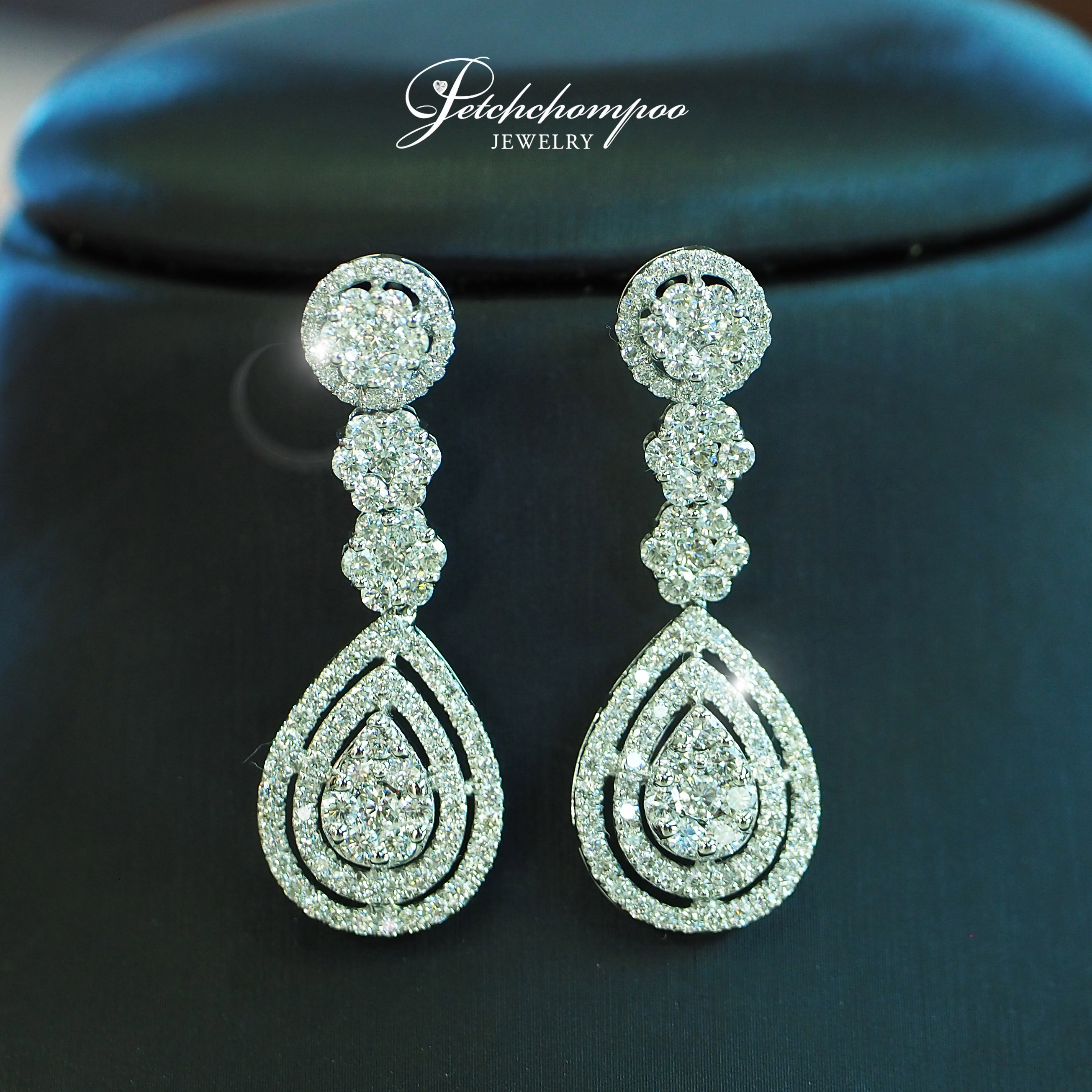 [27083] Diamond earrings 3.29 carats  149,000 