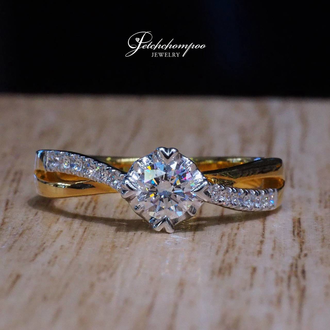[31086] แหวนเพชร Golden Embrace — ประกายรักเหนือกาลเวลา  49,000 