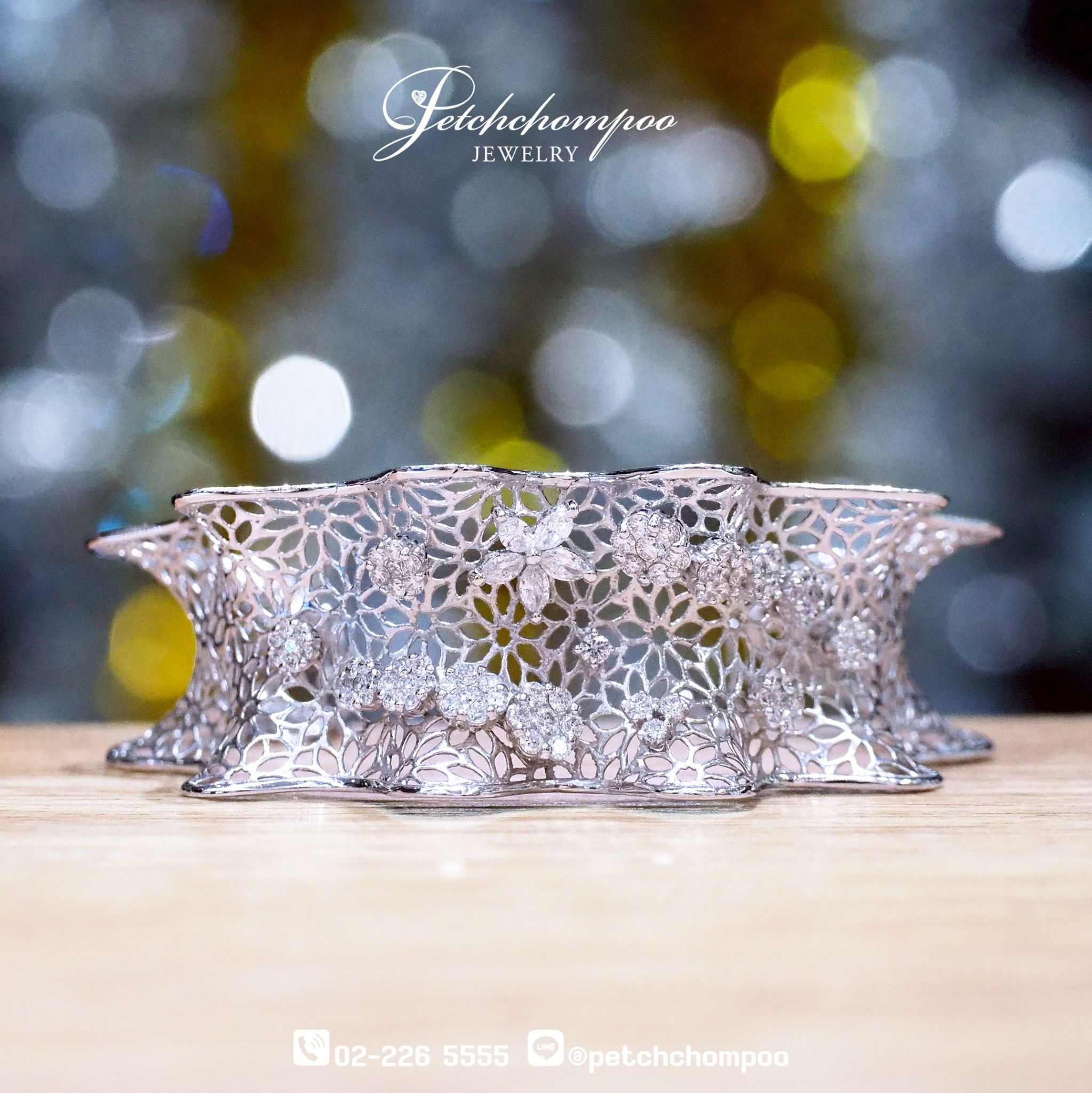 [021958] “Floral Lace Radiance™” – 18K White Gold Openwork Diamond Bangle with Floral Motif, 1.83 Carats Discount 139,000