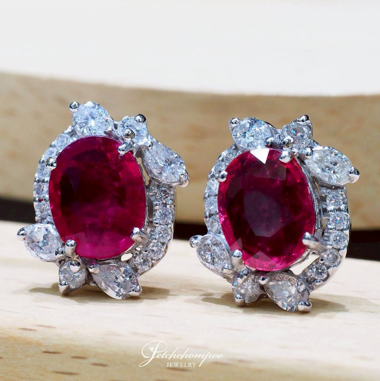 [30802] ต่างหูทับทิม Mozambique Crimson Blossom Ruby รวม 3.92 กะรัต  159,000 