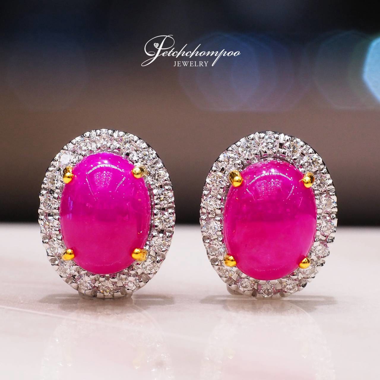 [31121] ต่างหูทับทิมพม่าทรงไข่เผาเก่า Ruby Halo รวม 3.87 กะรัต ล้อมเพชร | AIG  59,000 