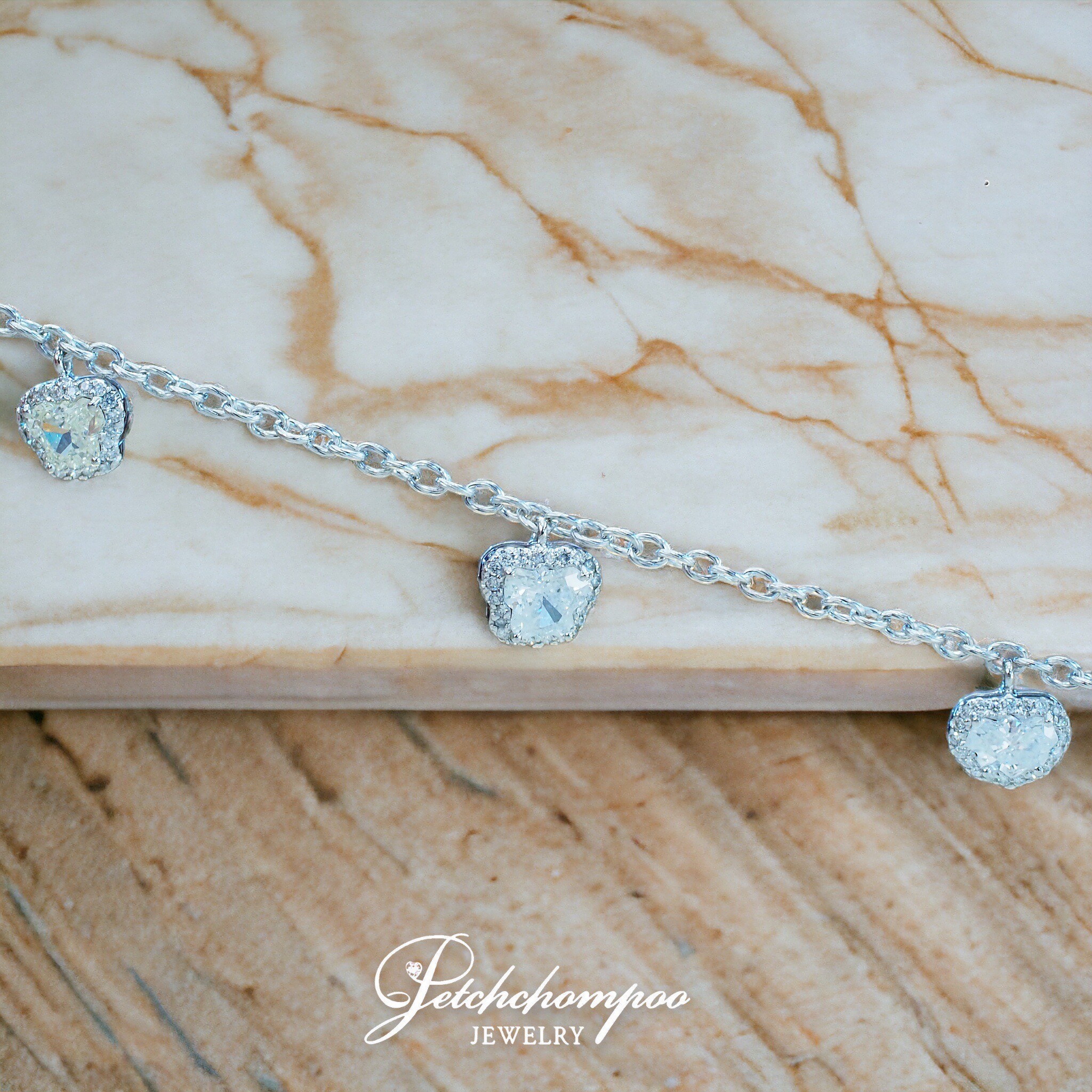 [28980] Butterfly cut diamond bracelet  169,000 