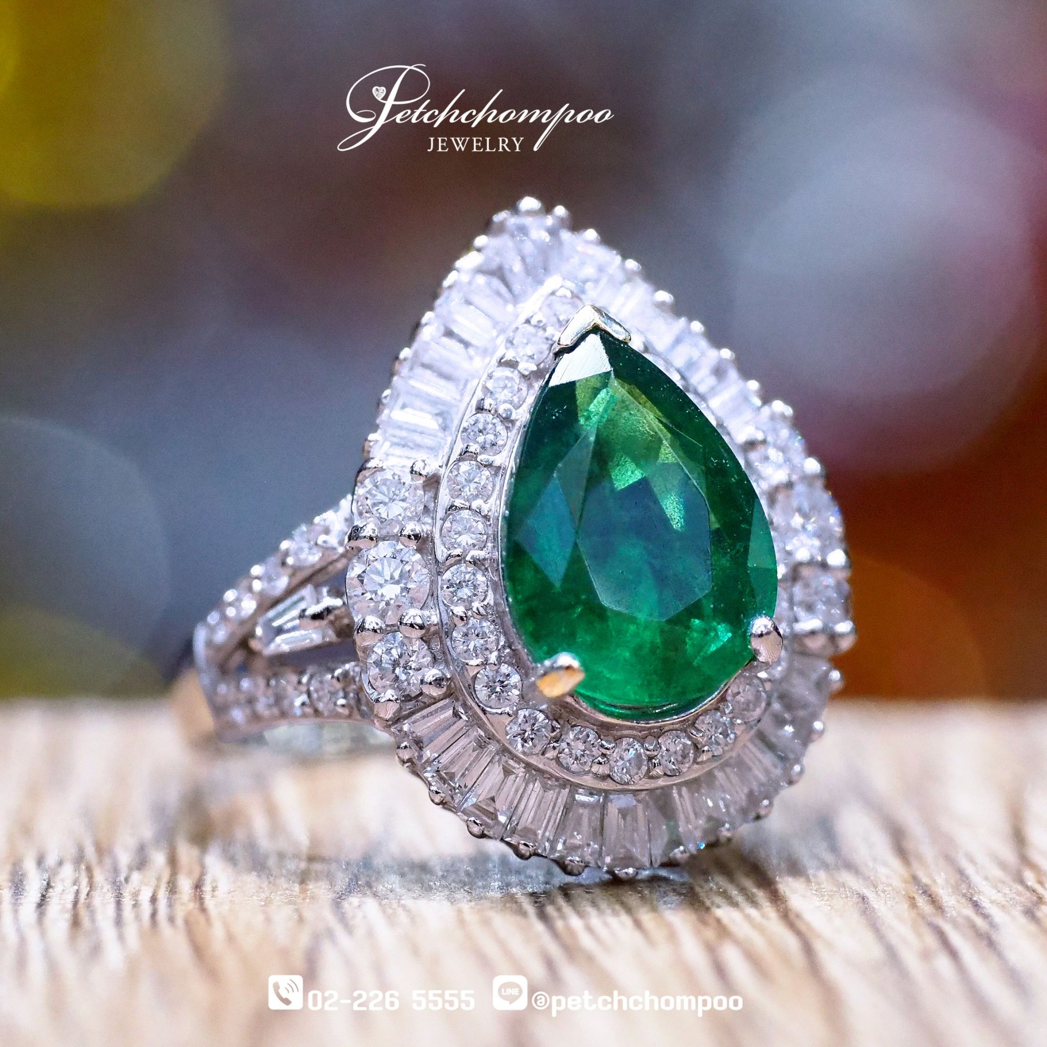 [024998] แหวนมรกตหยดน้ำล้อมเพชร  89,000 