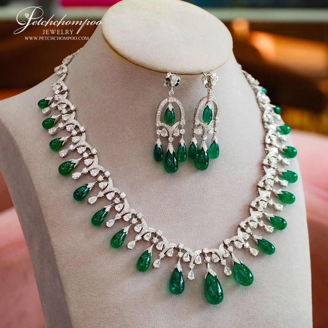 [26569] Set of necklace + earrings, emerald Discount 3,289,000
