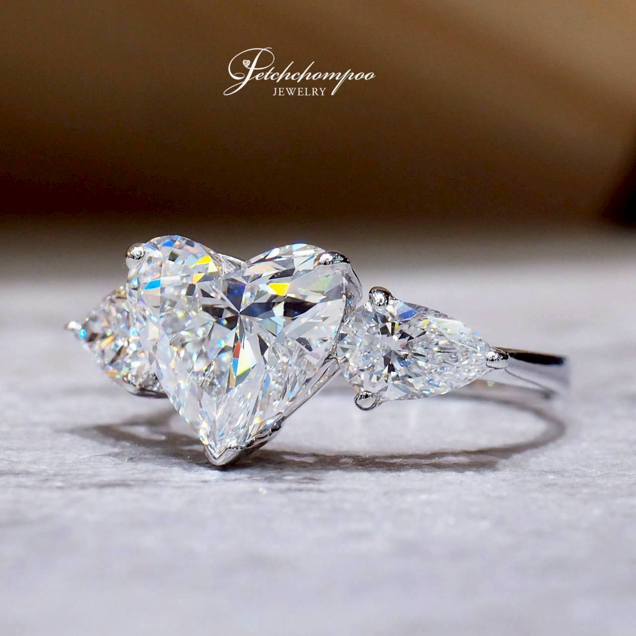 [29304] แหวนเพชรหัวใจ Celestial Heart Trinity 3.03 กะรัต  | F  / VS1 / GIA ลดราคาเหลือ 1,790,000