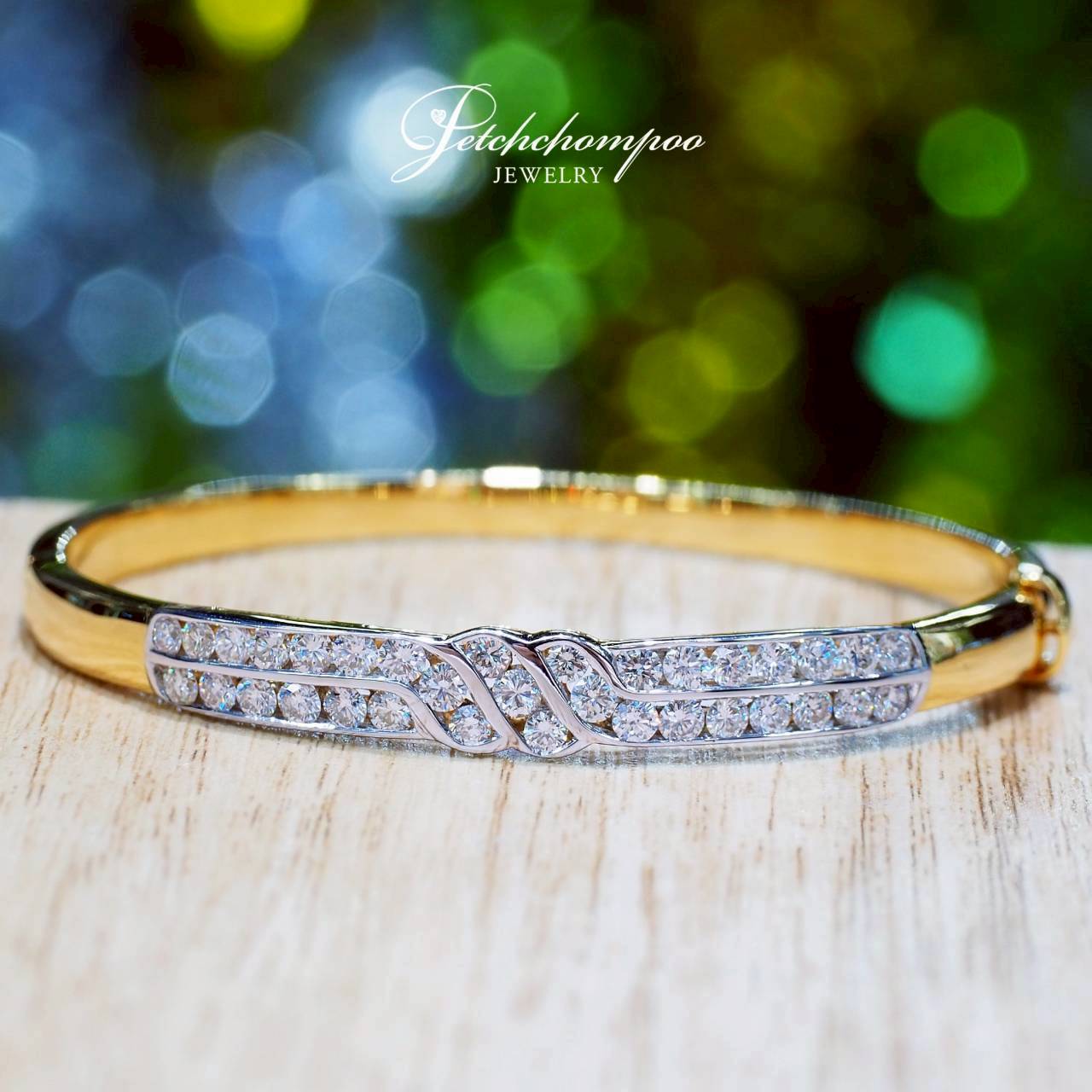 [30571] Luminous Interlace™ – Diamond Interwoven Bangle  159,000 