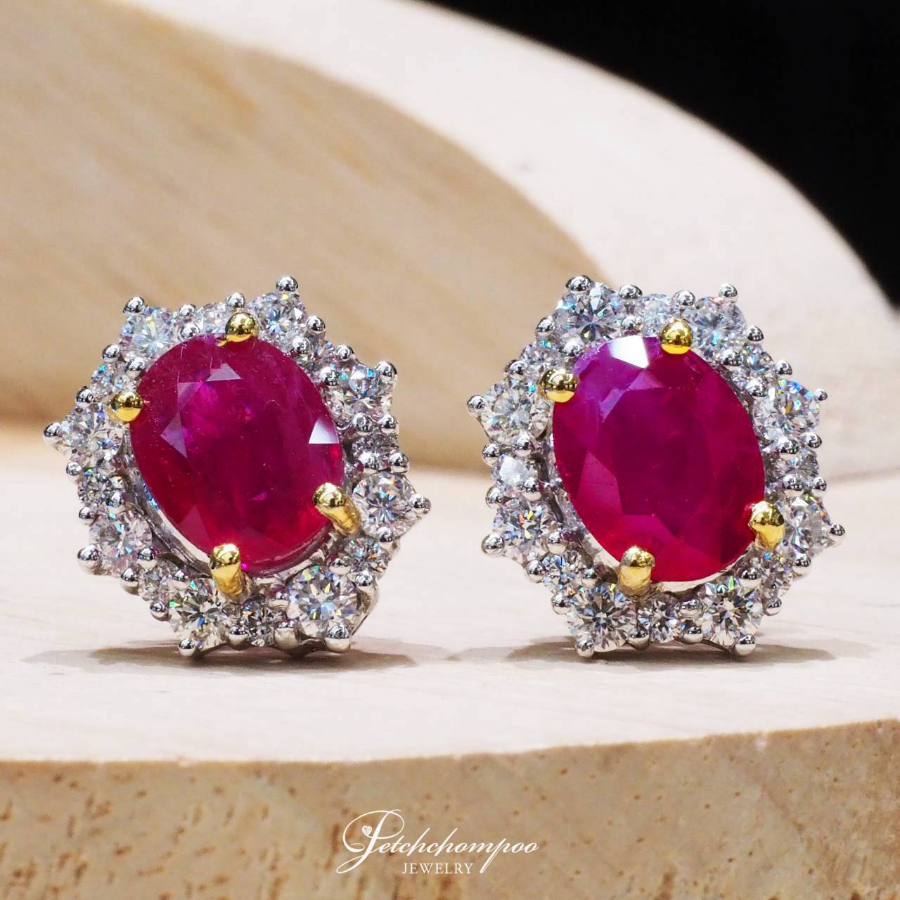 [30983] Royal Legacy Ruby Diamond Stud Earrings | GFCO/Emil  129,000 