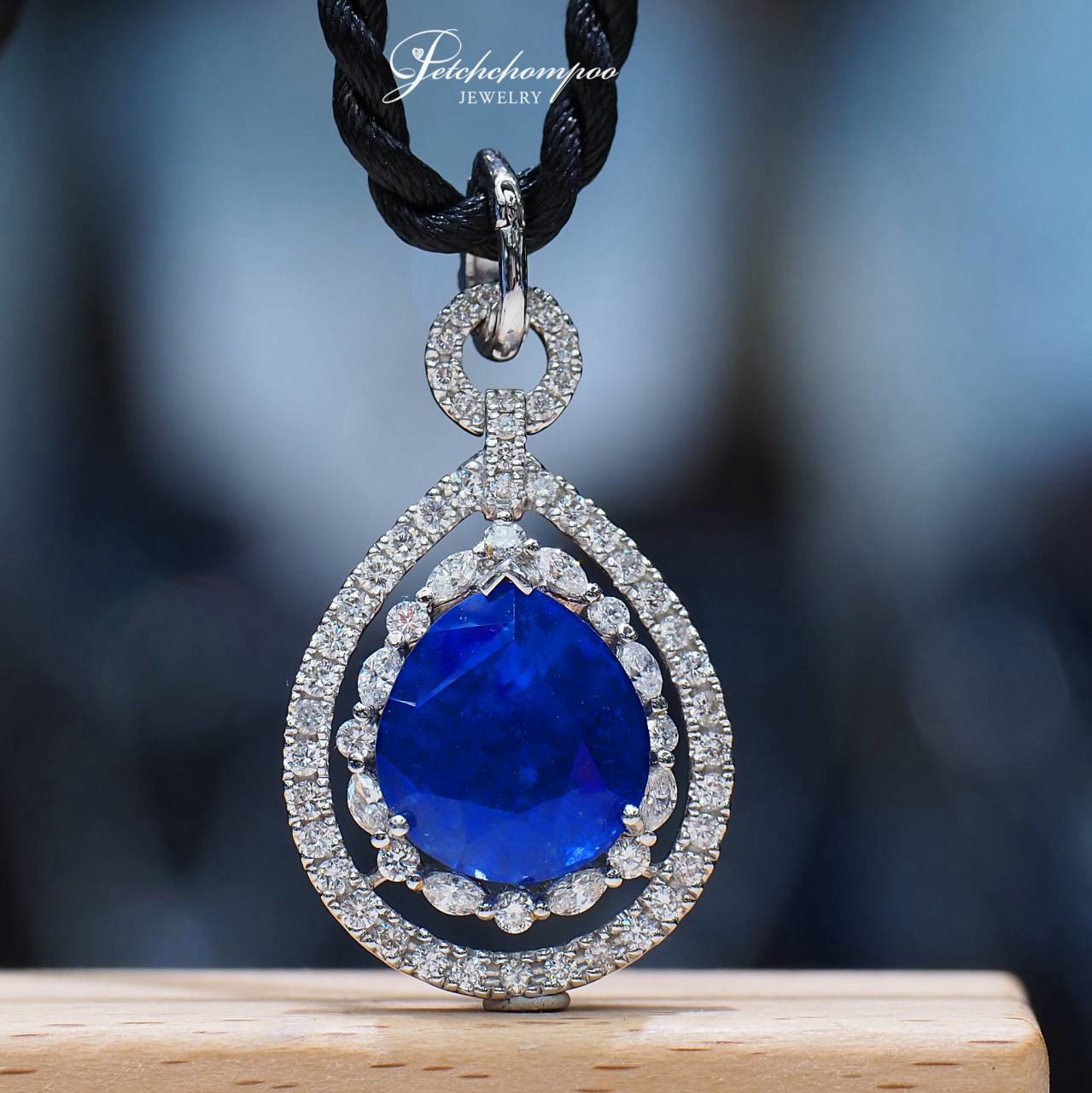 [31160] Royal Blue Empress 10.24 Carat Natural Sri Lankan Sapphire Pendant | GFCO  299,000 