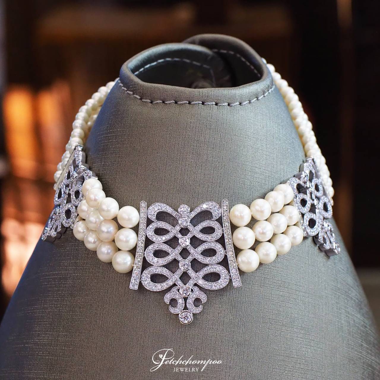 [29417] “Regal Radiance” Diamond & Pearl Choker – 9.37 Carats  359,000 