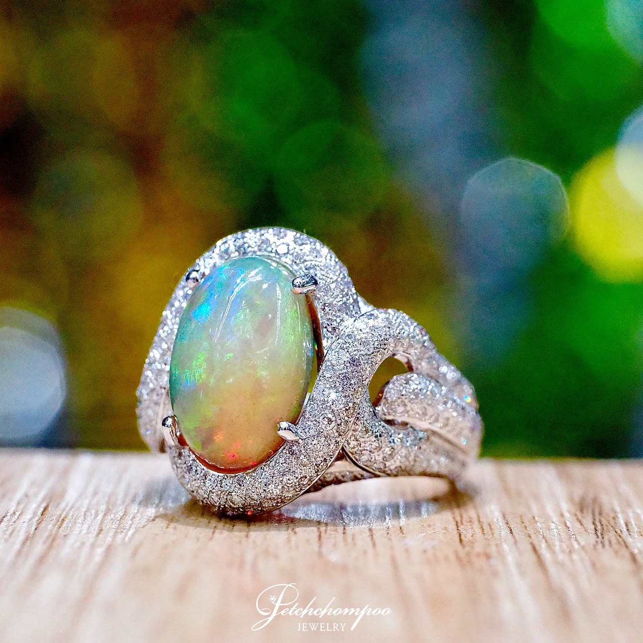 [015054] แหวน Black Opal ออสเตรเลีย 4.46 กะรัต ล้อมเพชร  89,000 