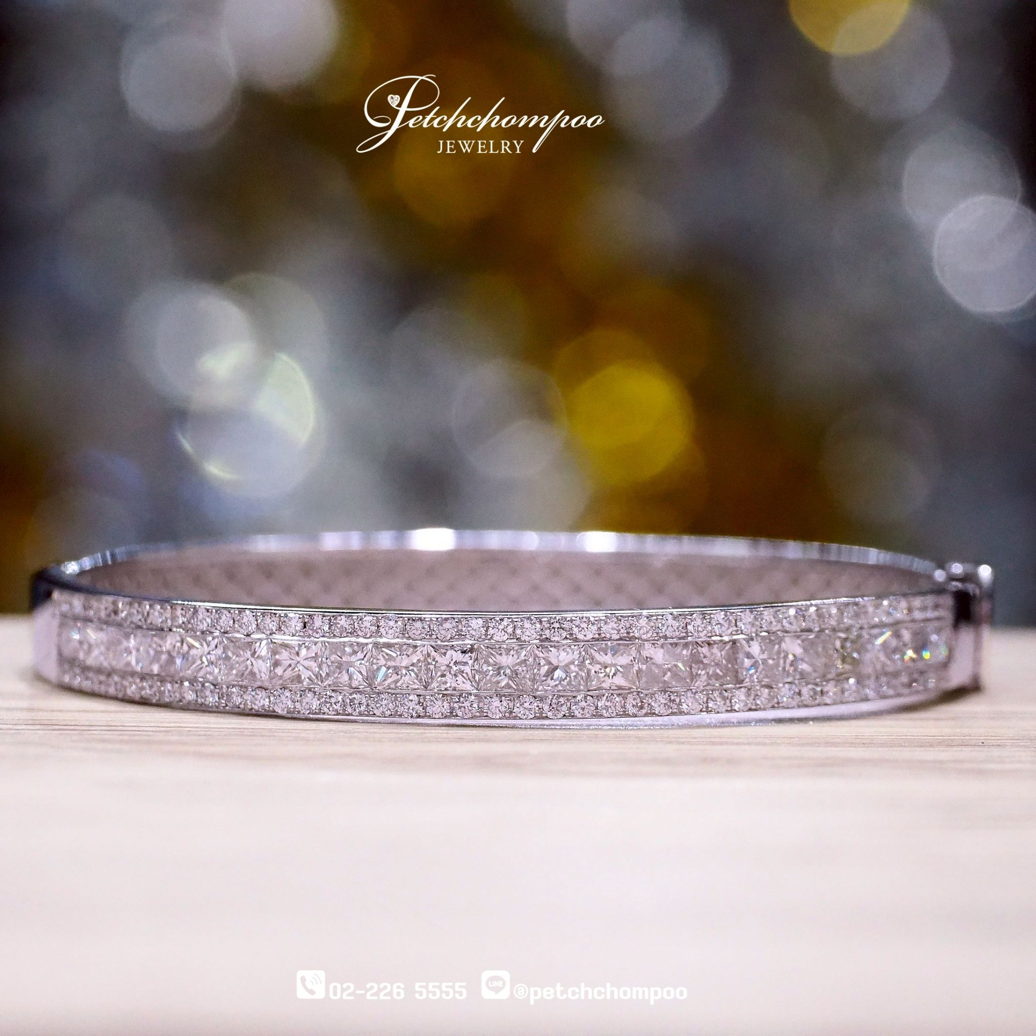 [28218] Diamond bracelet with princess cut diamonds, 6.25 carats.  299,000 