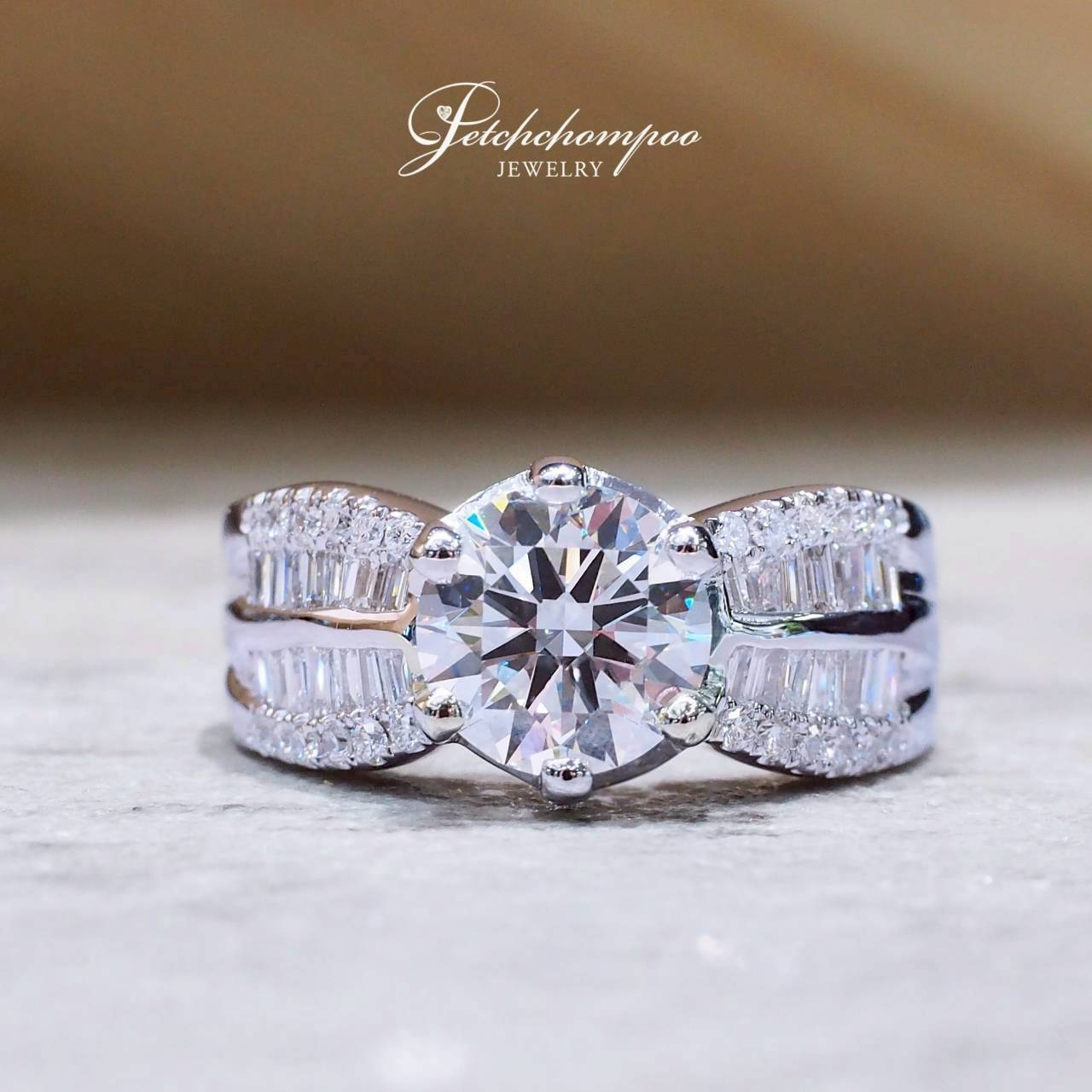 [30429] แหวนเพชรเม็ดกลางTwin Radiance Symphony 1.70 กะรัต ล้อมเพชร | GIA (G VVS1 / 3EX) ลดราคาเหลือ 459,000