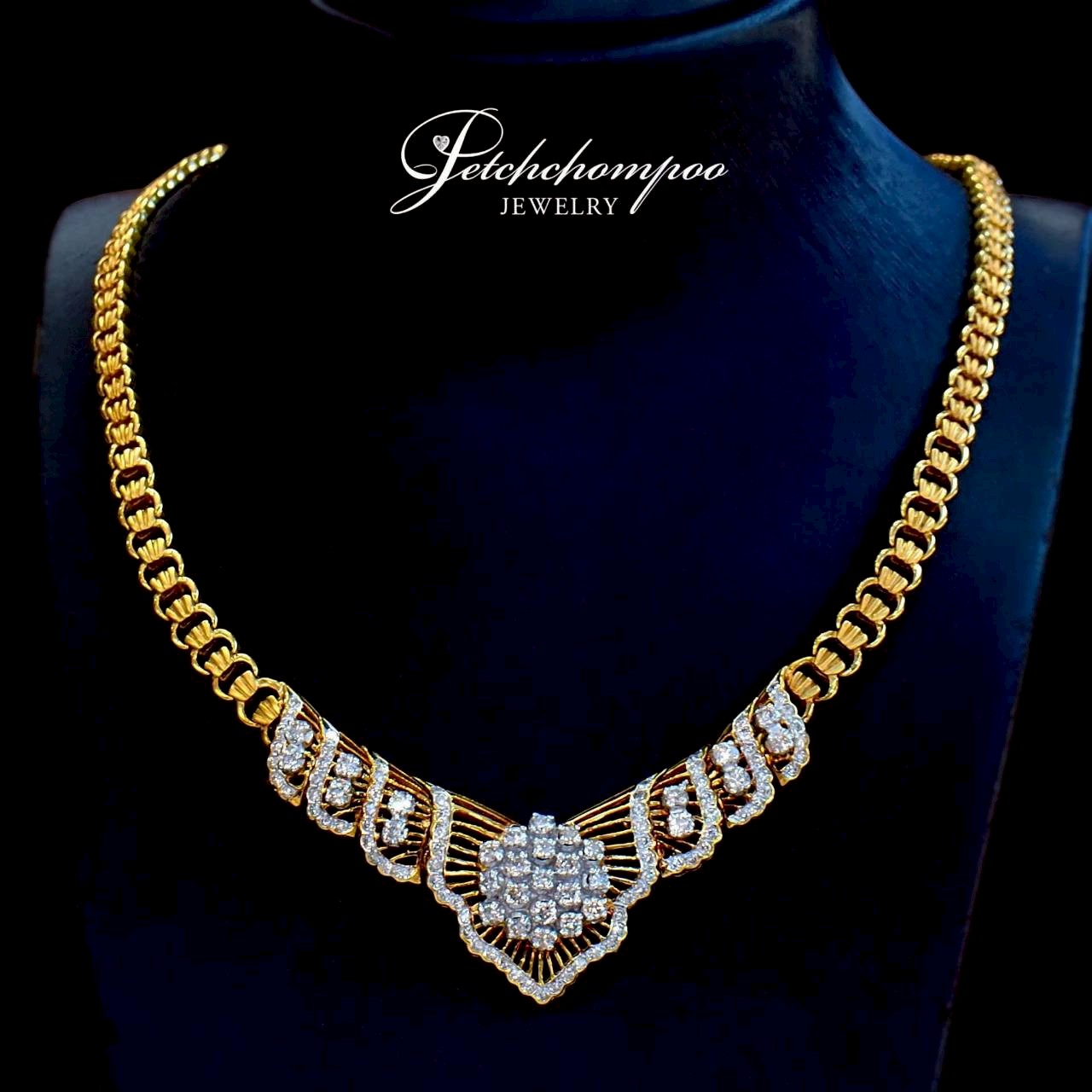 [28438] Diamond necklace 4.70 carats  229,000 