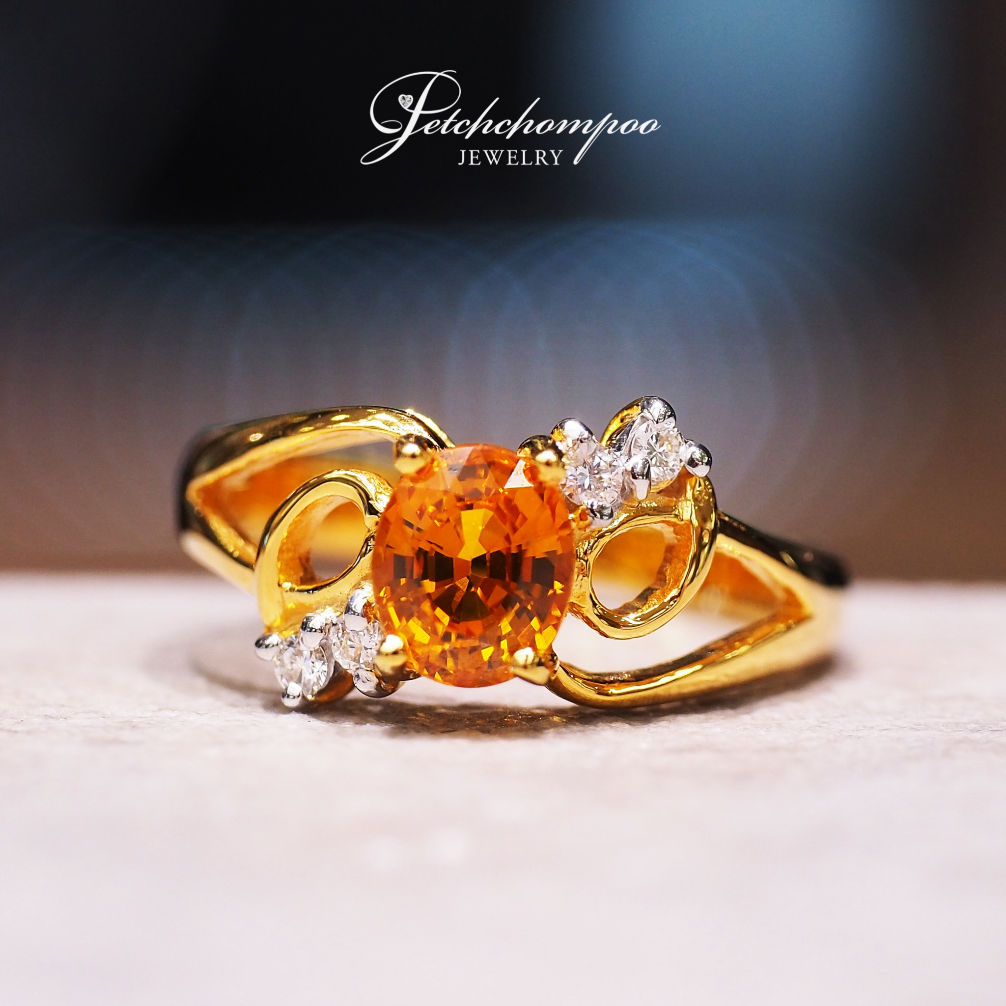 [31021] แหวนบุษราคัมสีส้มประกายทองล้อมเพชรแท้  39,000 