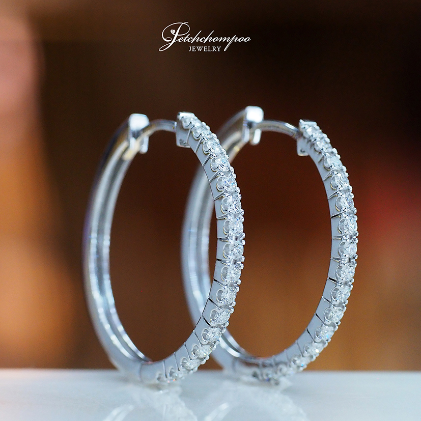 [29149] 0.64 carat diamond hoop earring  39,000 