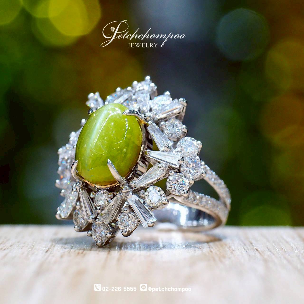 [30403] แหวนไพฑูรย์ตาแมว Celestial Eye™ 9.85 กะรัต ล้อมเพชร  179,000 