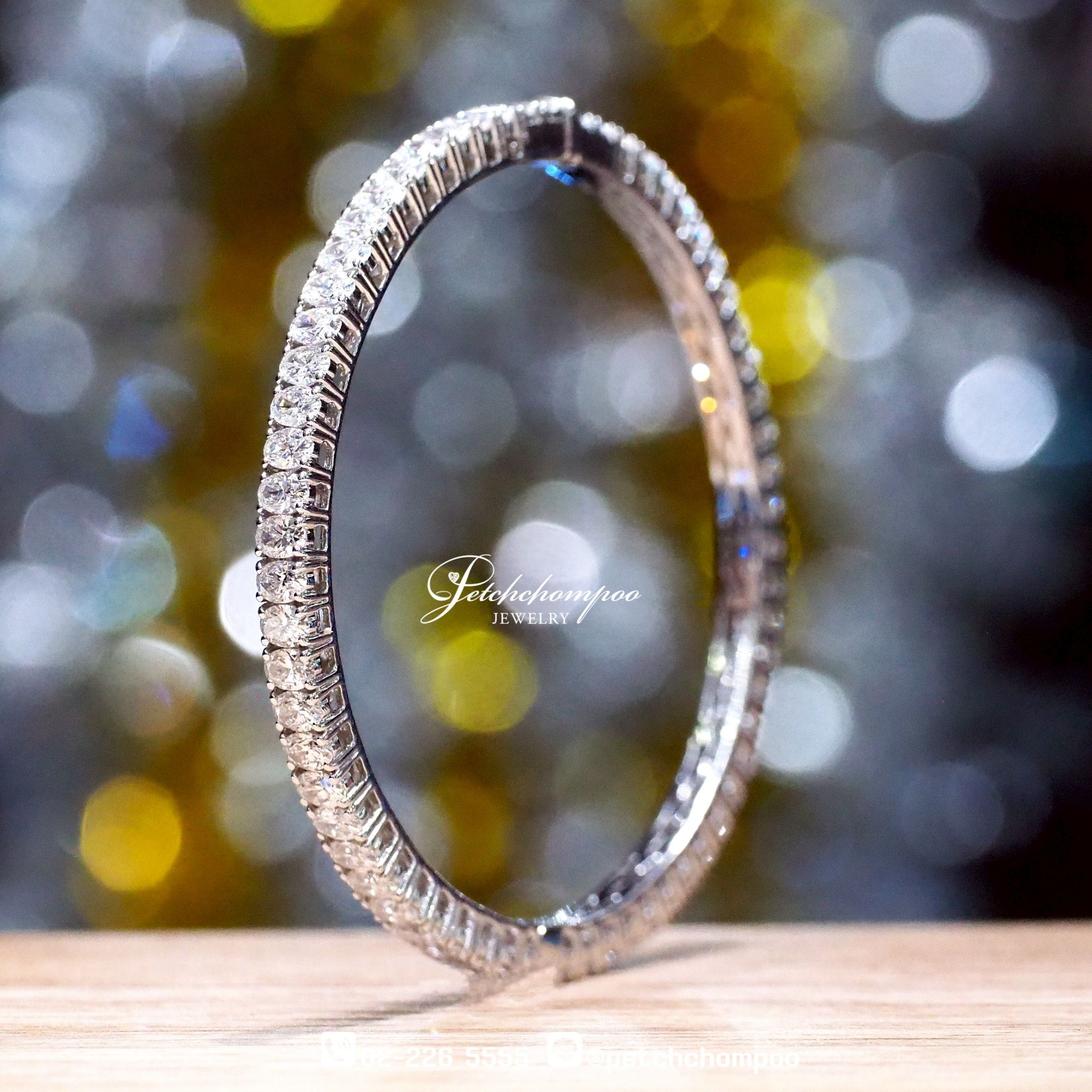 [25291] Eternity Oval cut Diamond Bangle  490,000 