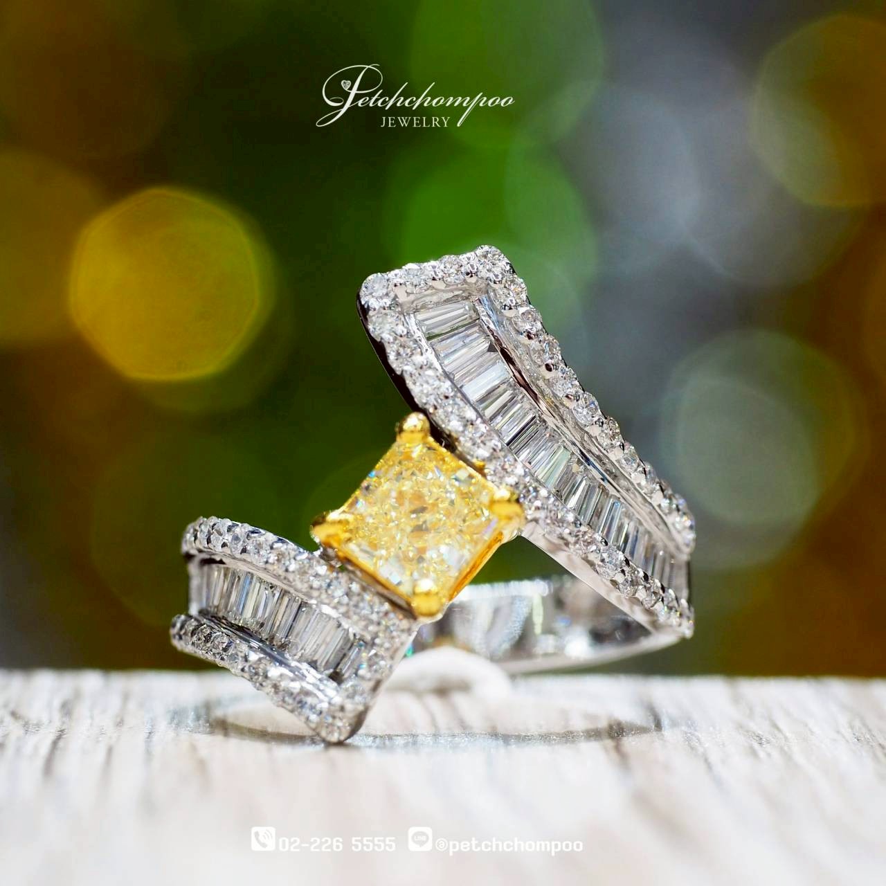 [26163] Golden Vortex™ 0.93 Carat Fancy Yellow Diamond ring | VVS HKD  119,000 