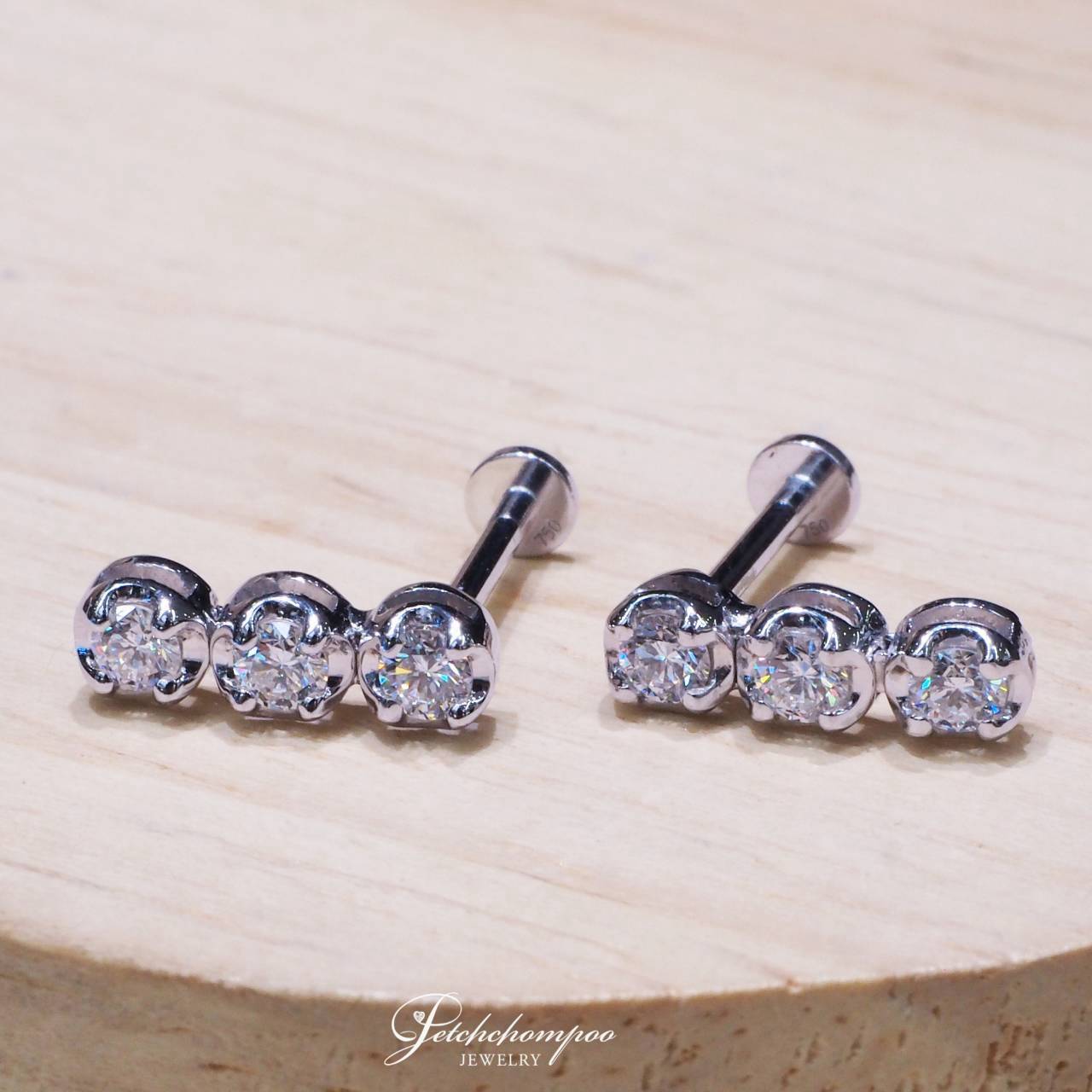 [30981] Trinity Line Diamond Screw Stud Earrings  35,000 