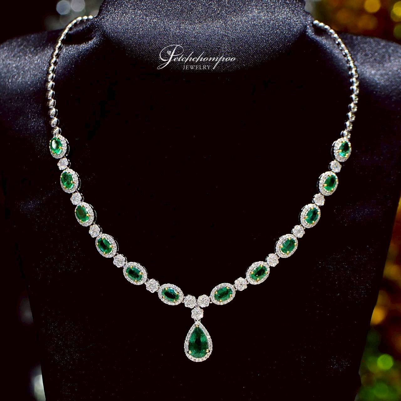 [30477] Emerald Blossom Royale™ Flower Necklace  259,000 